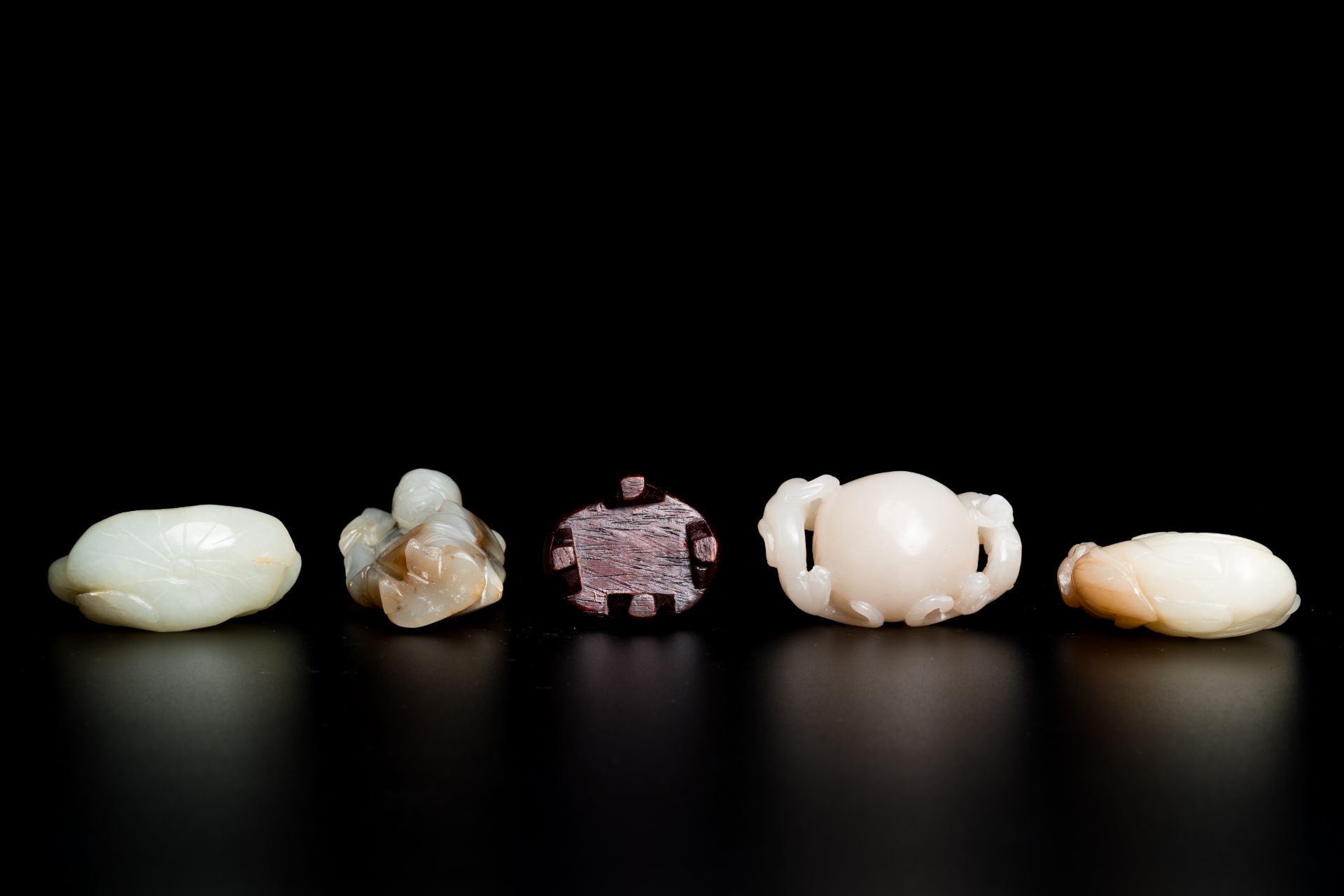 Four Chinese white and celadon jade carvings, Qing/Republic - Image 7 of 7