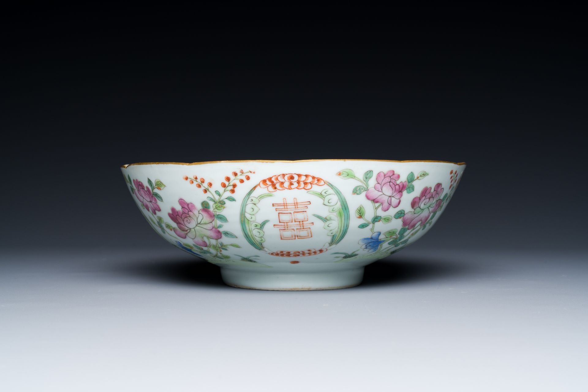 A varied collection of Chinese porcelain, 19/20th C. - Image 6 of 15