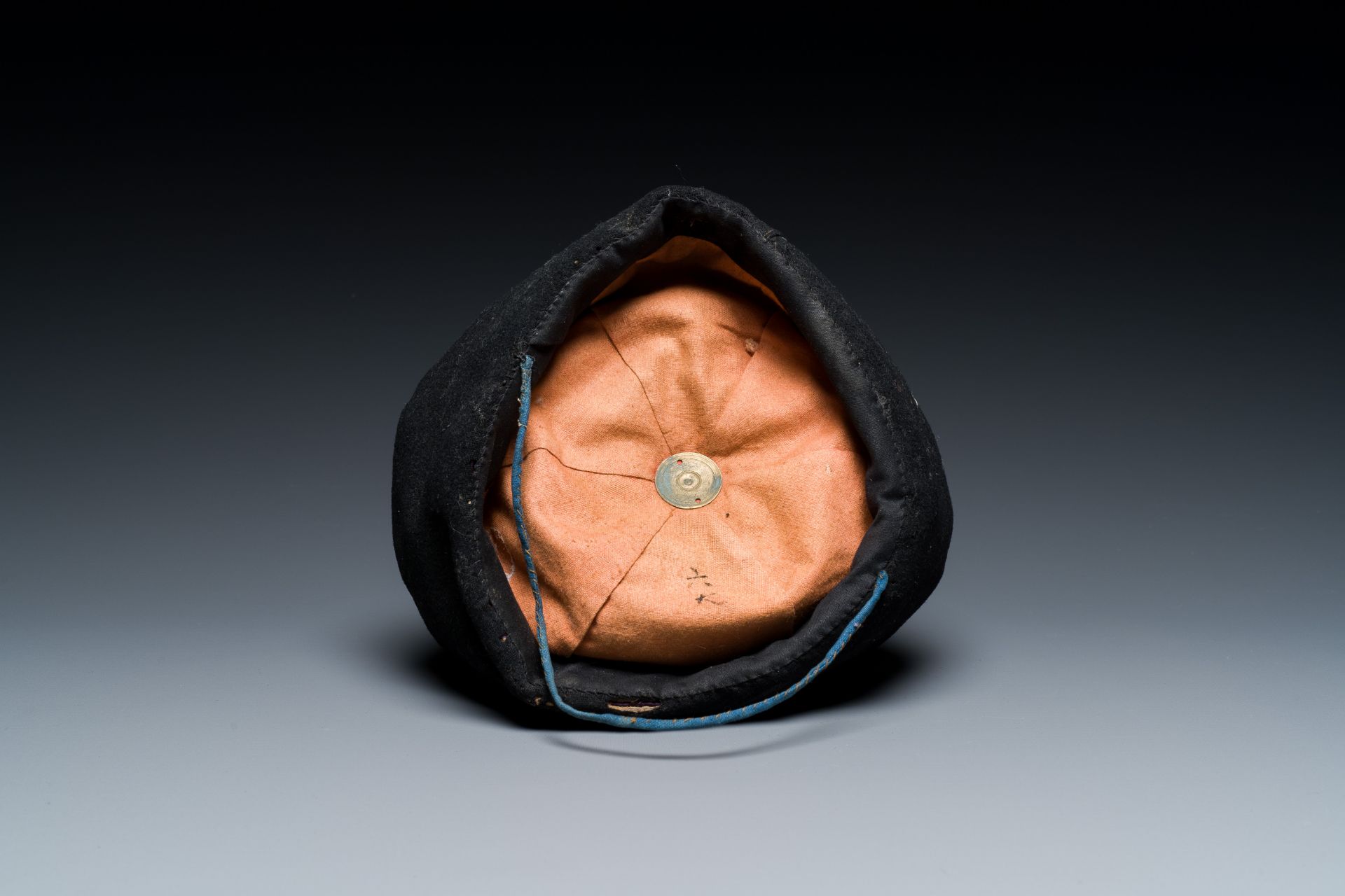 A Chinese Mandarin official's court hat of 5th rank, 19th C. - Image 6 of 7