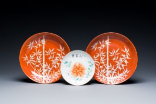 A pair of Chinese coral red-ground 'bamboo' plates and a famille verte 'peony' saucer, 19/20th C.