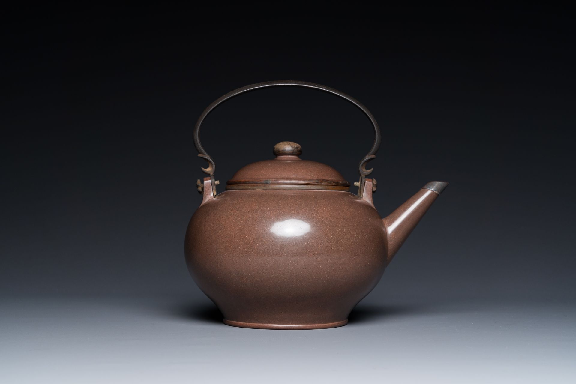 A Chinese polished Yixing stoneware teapot and cover for the Thai market, Li Xing åˆ©èˆˆ mark, 19th - Image 4 of 7