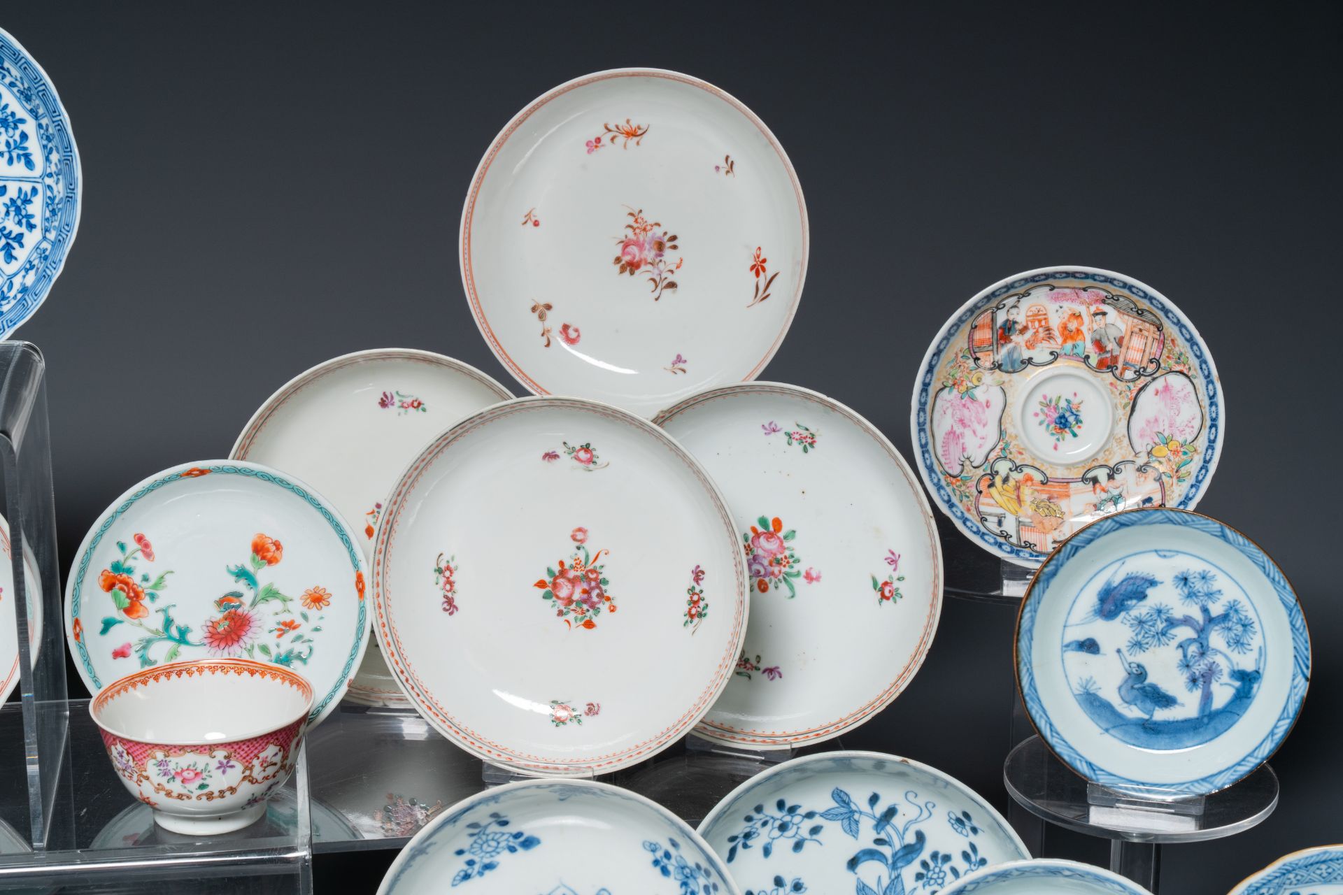 A very extensive collection of Chinese cups and saucers, Kangxi and later - Image 4 of 13
