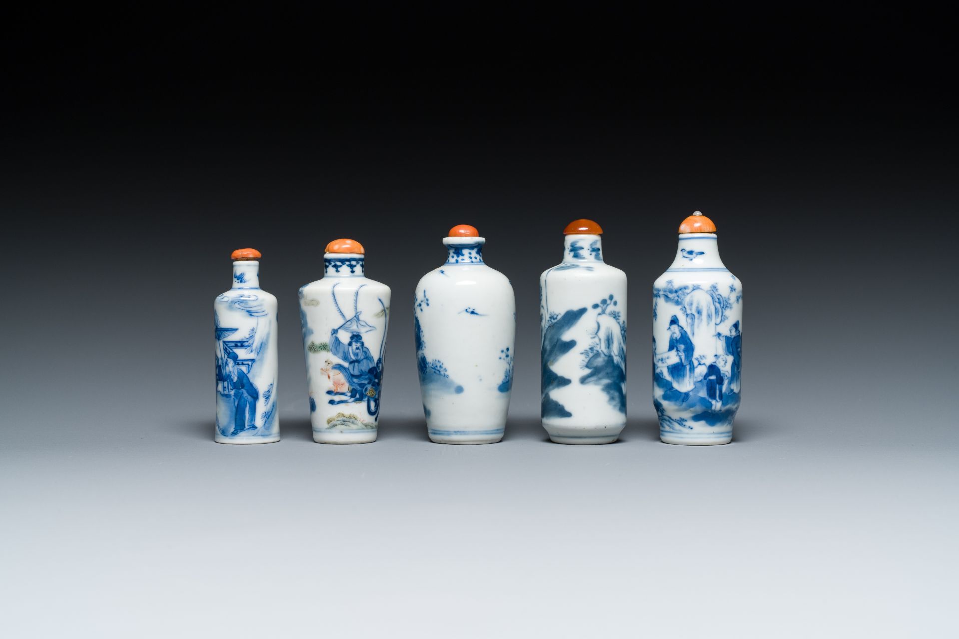 Five Chinese blue, white and wucai snuff bottles, 19th C. - Image 4 of 7