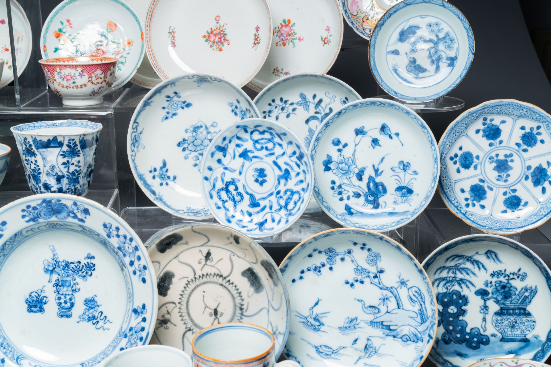 A very extensive collection of Chinese cups and saucers, Kangxi and later - Image 12 of 13