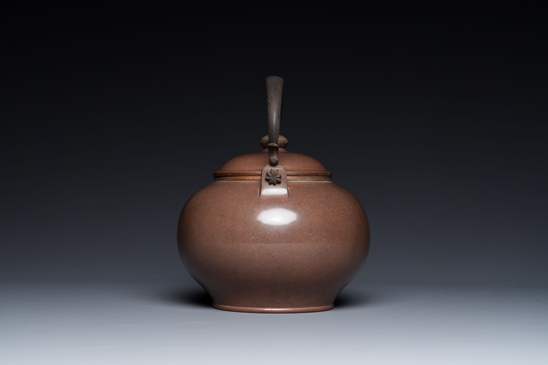 A Chinese polished Yixing stoneware teapot and cover for the Thai market, Li Xing åˆ©èˆˆ mark, 19th - Image 3 of 7