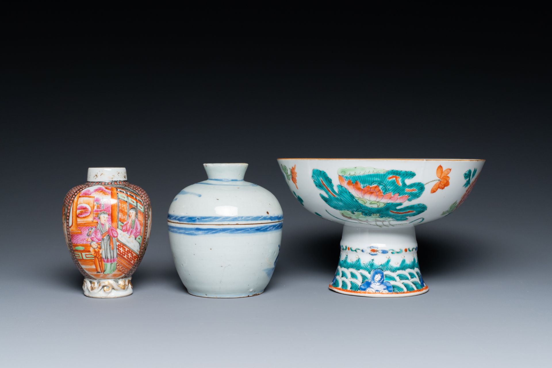 A varied collection of Chinese porcelain, 18/19th C. - Image 5 of 11