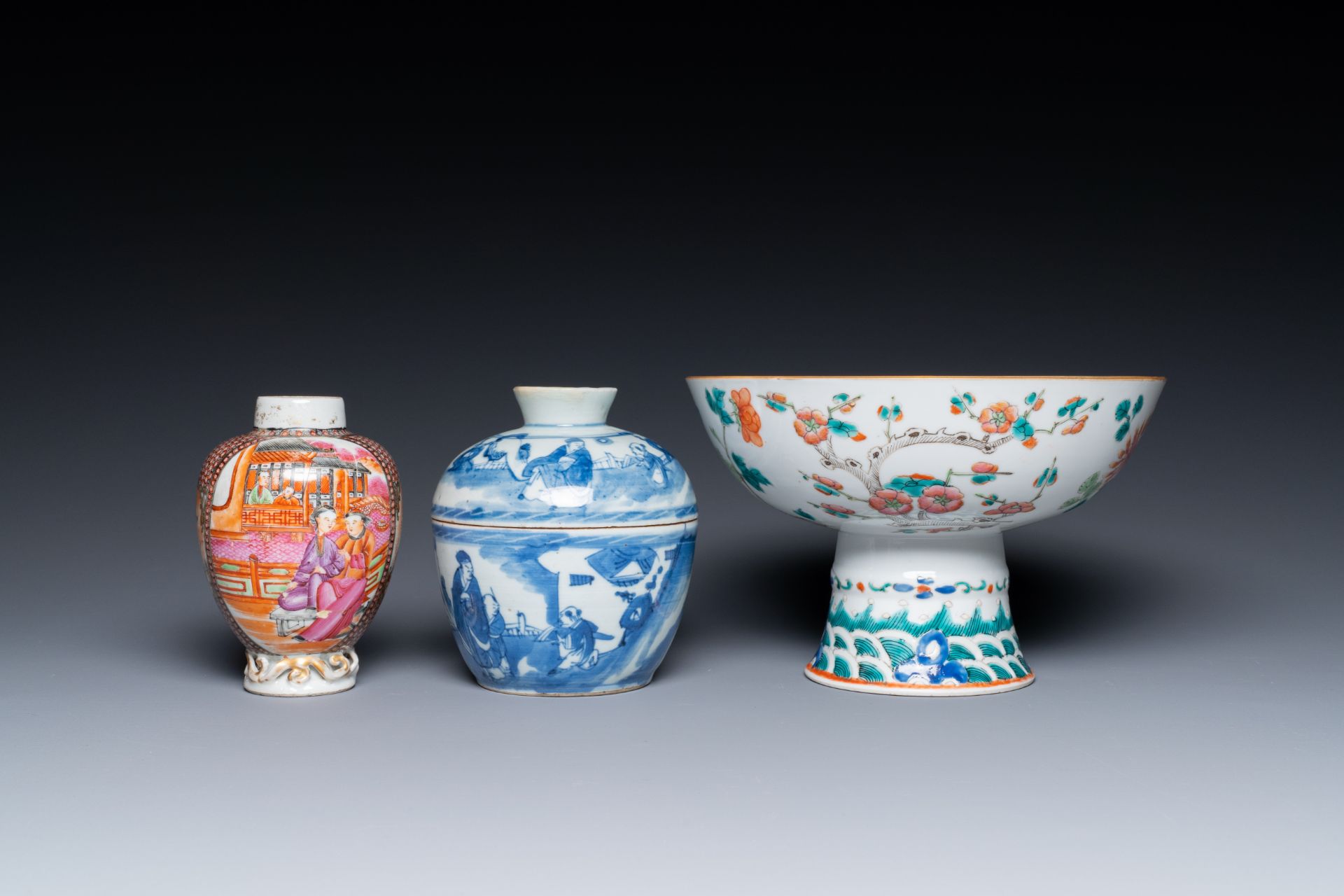 A varied collection of Chinese porcelain, 18/19th C. - Image 4 of 11