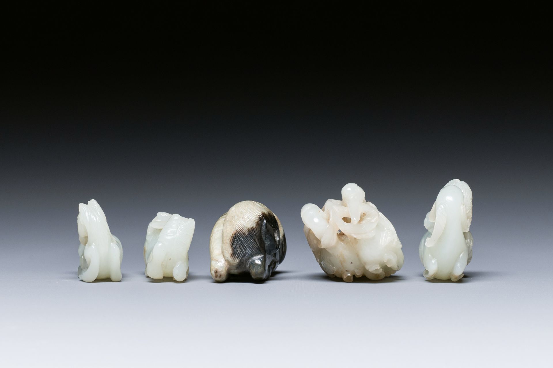 Five Chinese white, celadon and grey-black jade carvings, Qing/Republic - Image 4 of 9