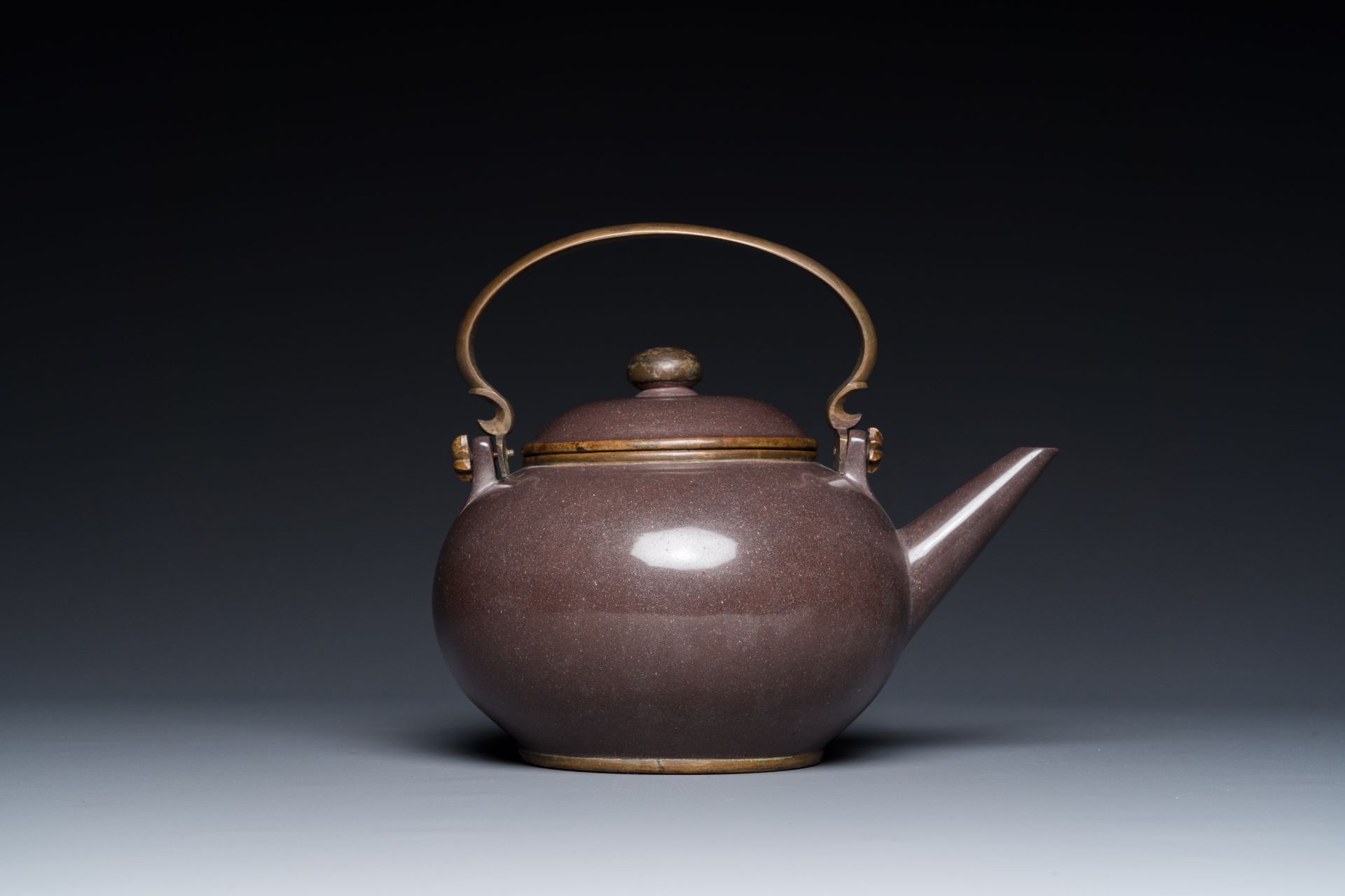 A Chinese polished purple Yixing stoneware teapot and cover for the Thai market, Gong Ju è²¢å±€ mark - Image 4 of 7