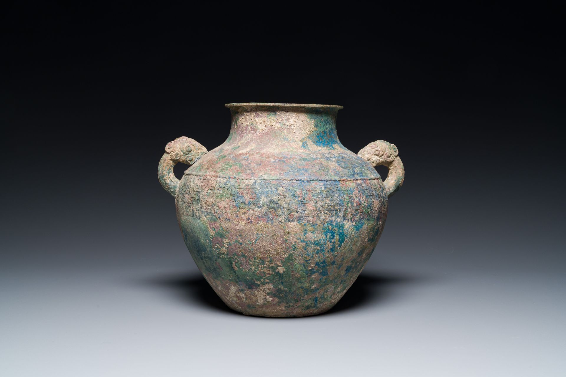 A Chinese archaic bronze wine vessel, 'lei', Eastern Zhou, Spring and Autumn period - Image 4 of 7