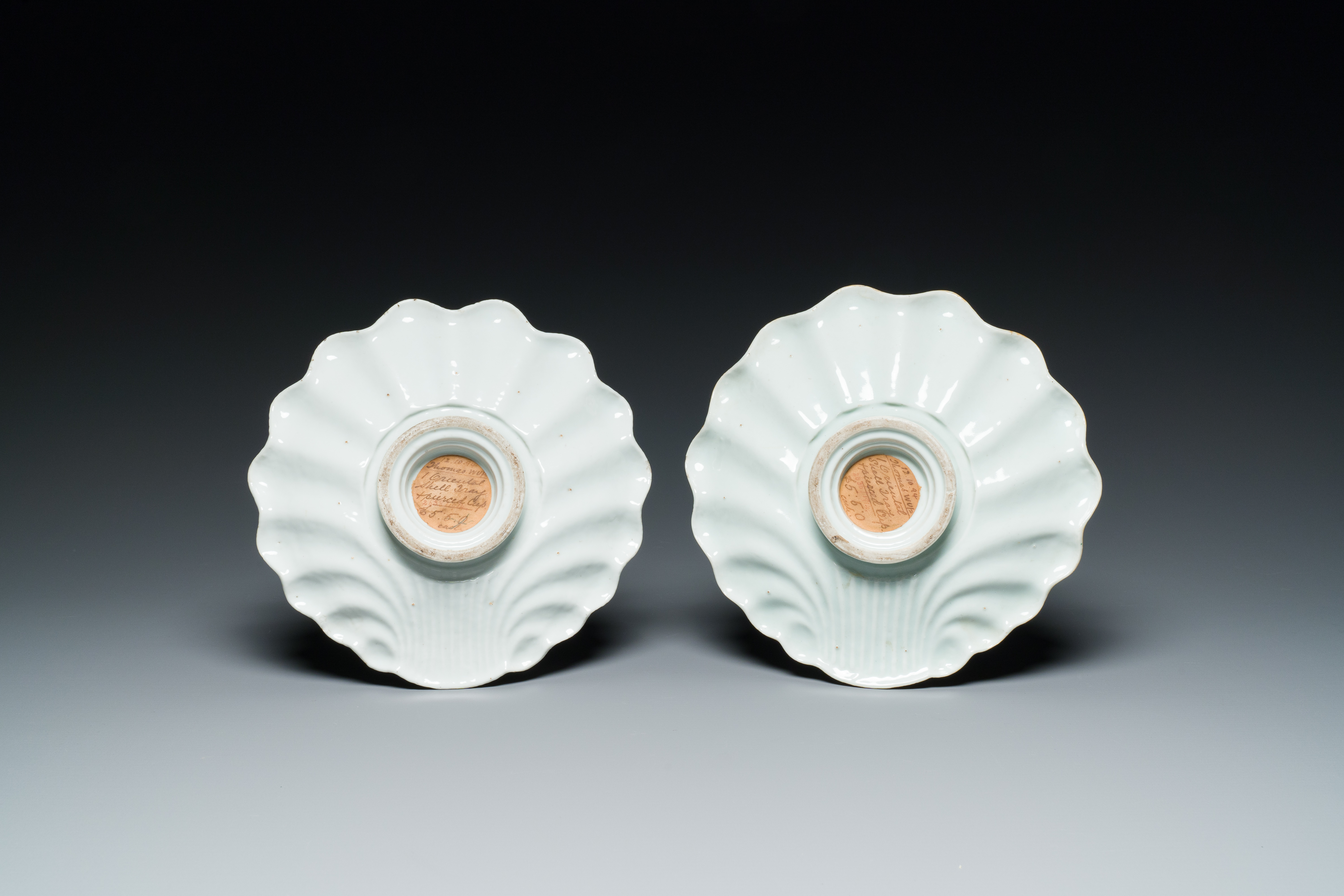 A pair of fine Chinese famille rose trembleuse stands or 'mancerina', Qianlong - Image 3 of 9