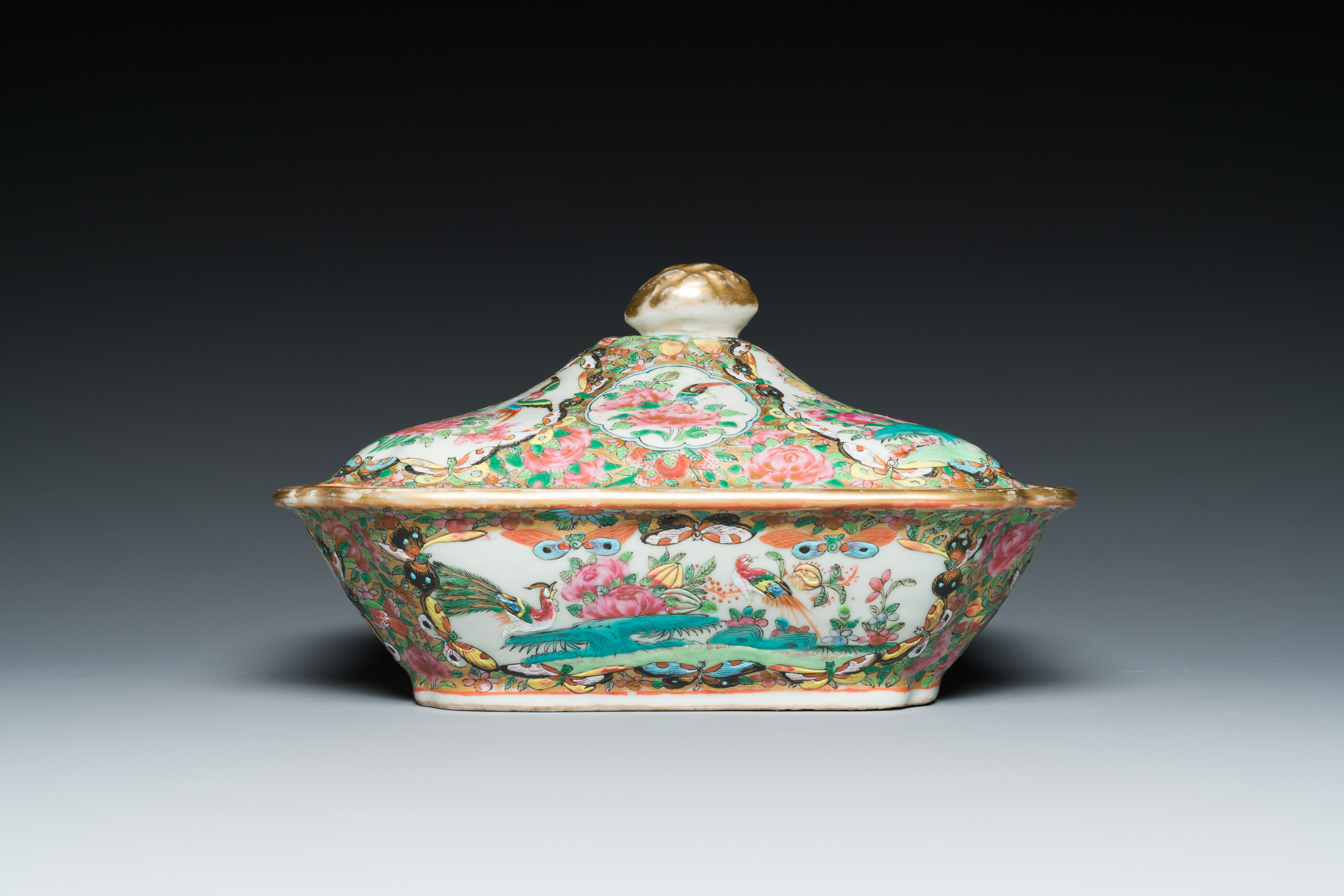 Three Chinese Canton famille rose dishes and a tureen and cover, 19th C. - Image 4 of 9
