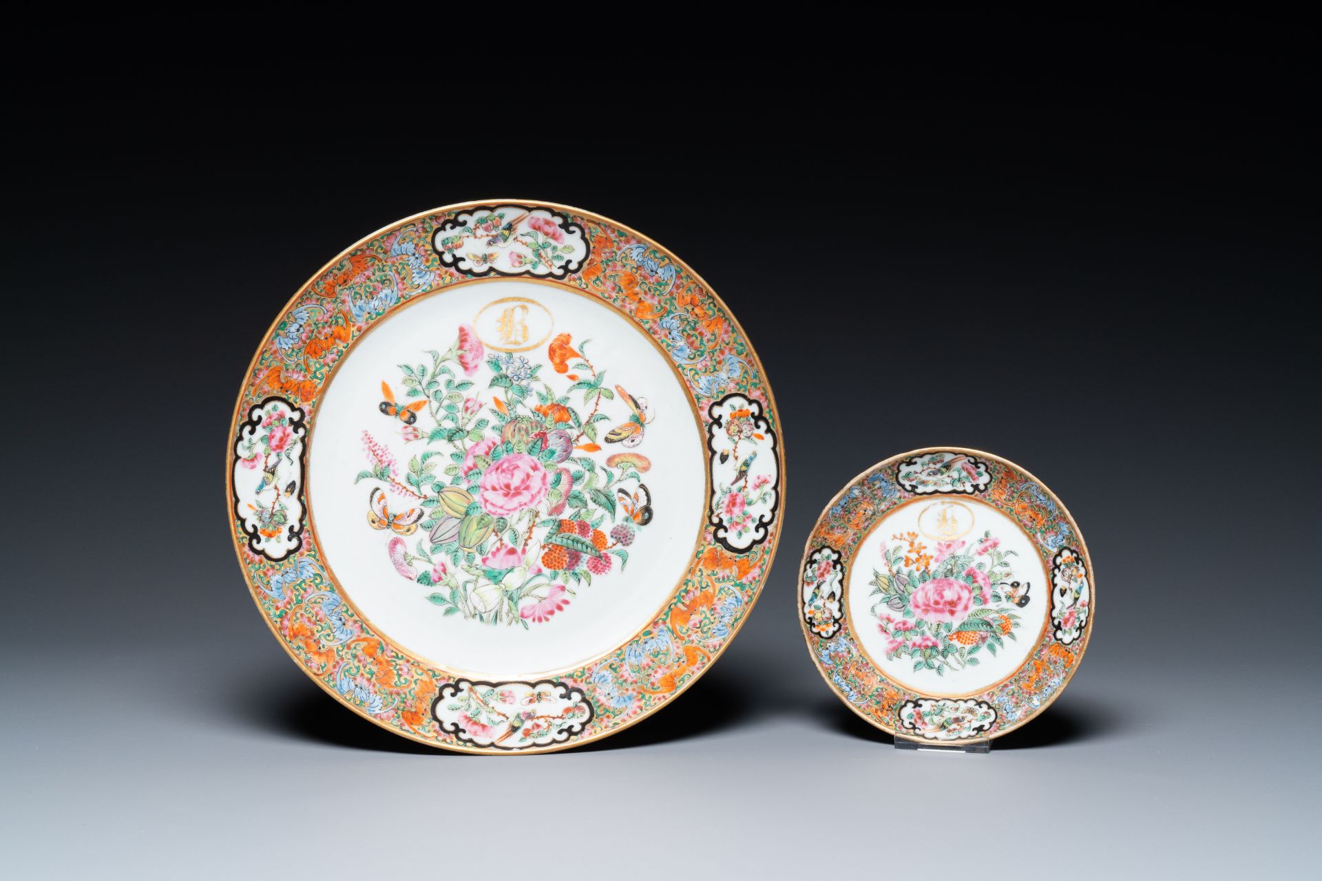 A varied collection of Chinese porcelain, 18/19th C. - Image 2 of 11
