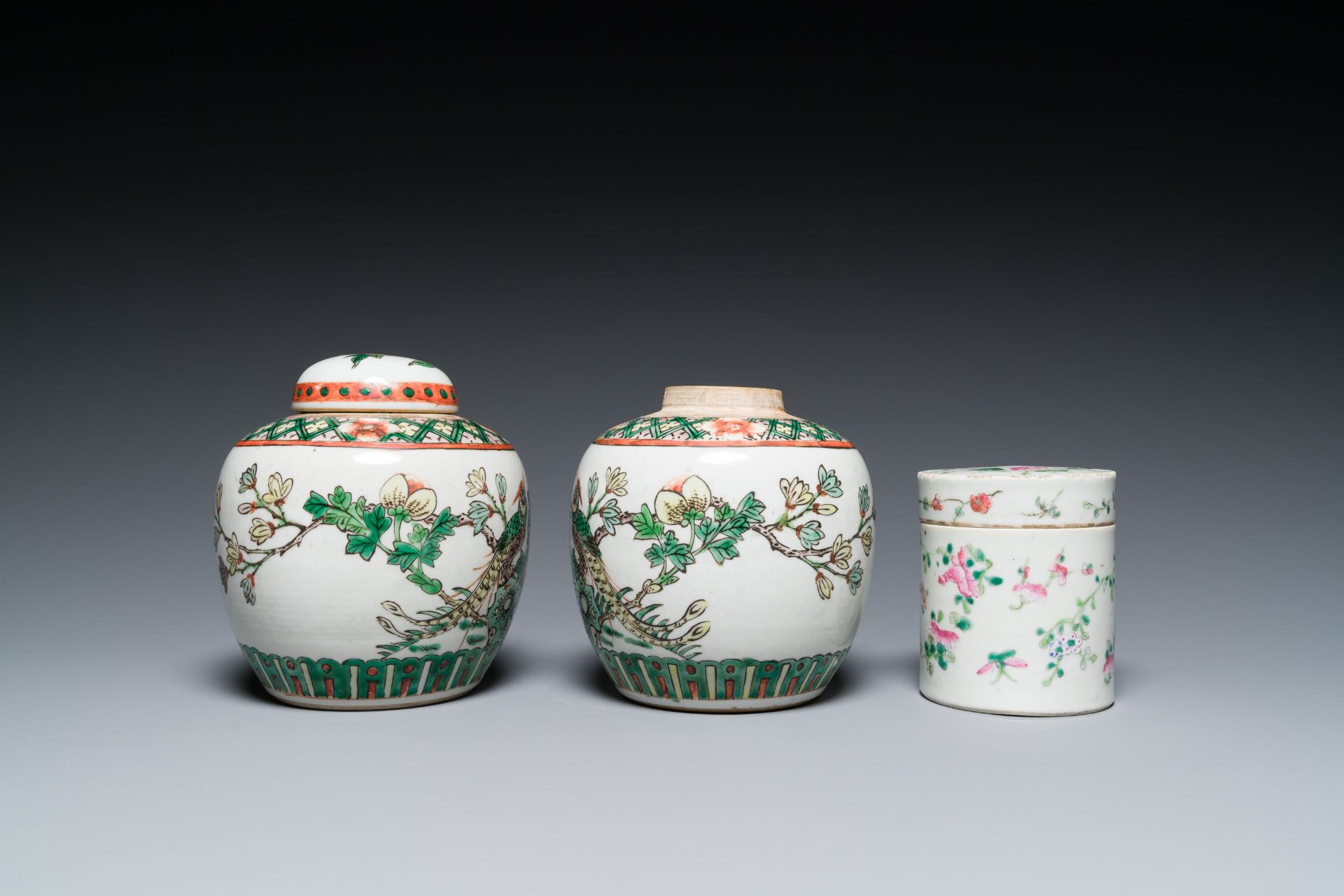 A varied collection of Chinese porcelain, 19th C. - Image 13 of 15