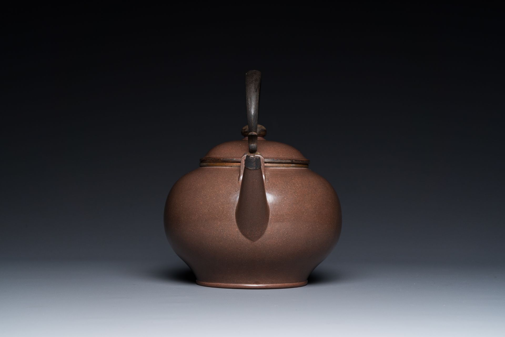 A Chinese polished Yixing stoneware teapot and cover for the Thai market, Li Xing åˆ©èˆˆ mark, 19th - Image 5 of 7