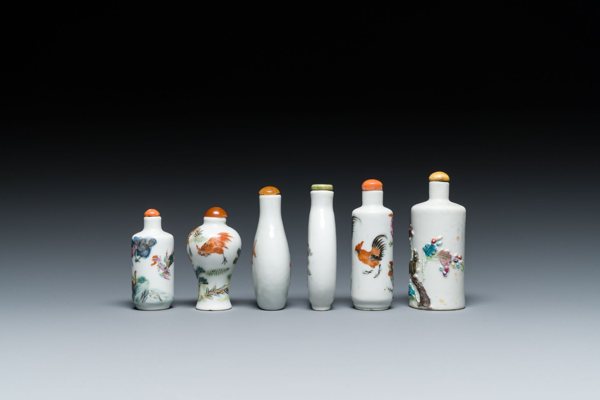 Six Chinese famille rose and iron-red snuff bottles, 18/19th C. - Image 5 of 7