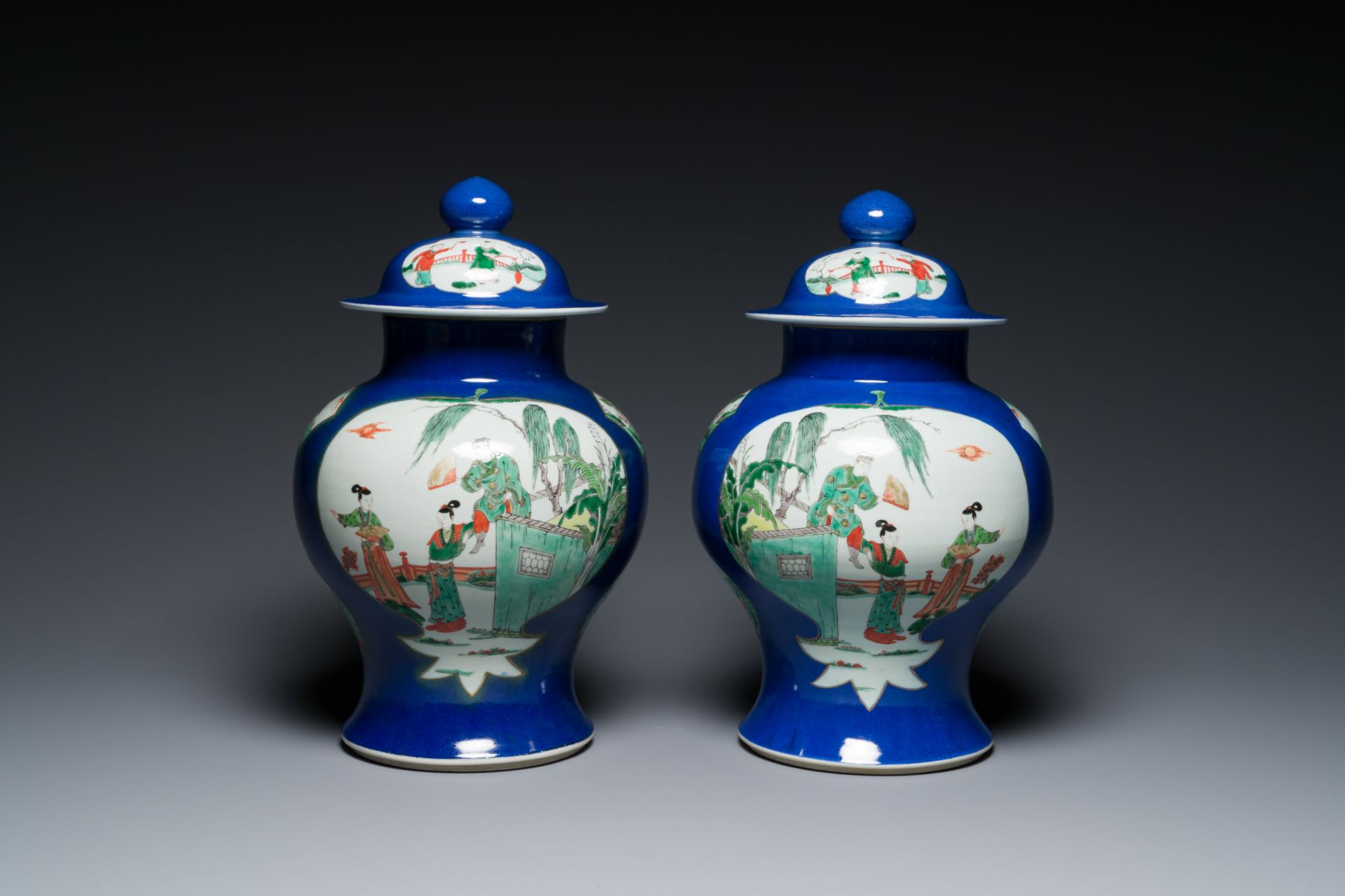 A pair of Chinese powder-blue-ground famille verte vases and covers, 19th C. - Image 3 of 6