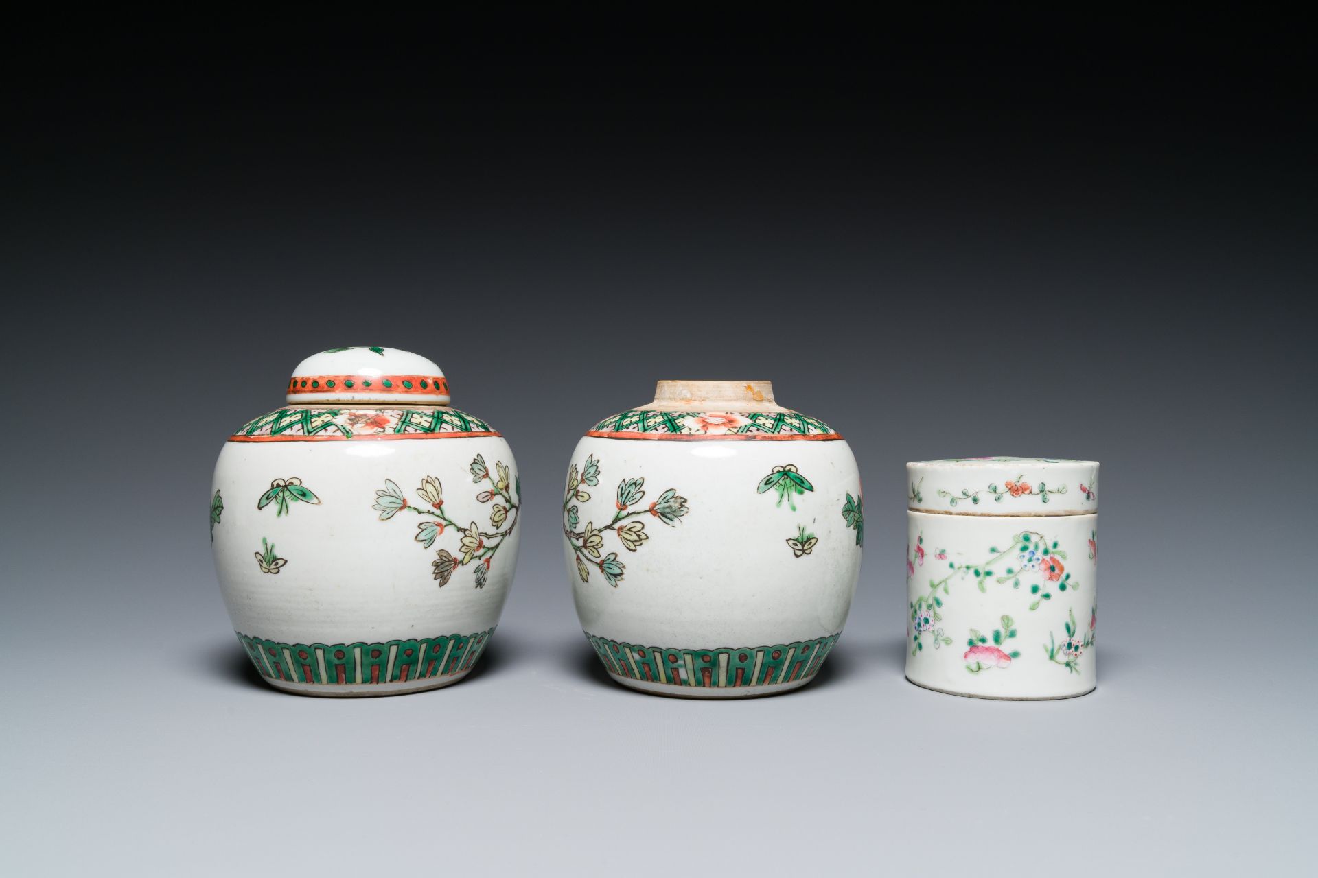 A varied collection of Chinese porcelain, 19th C. - Image 12 of 15