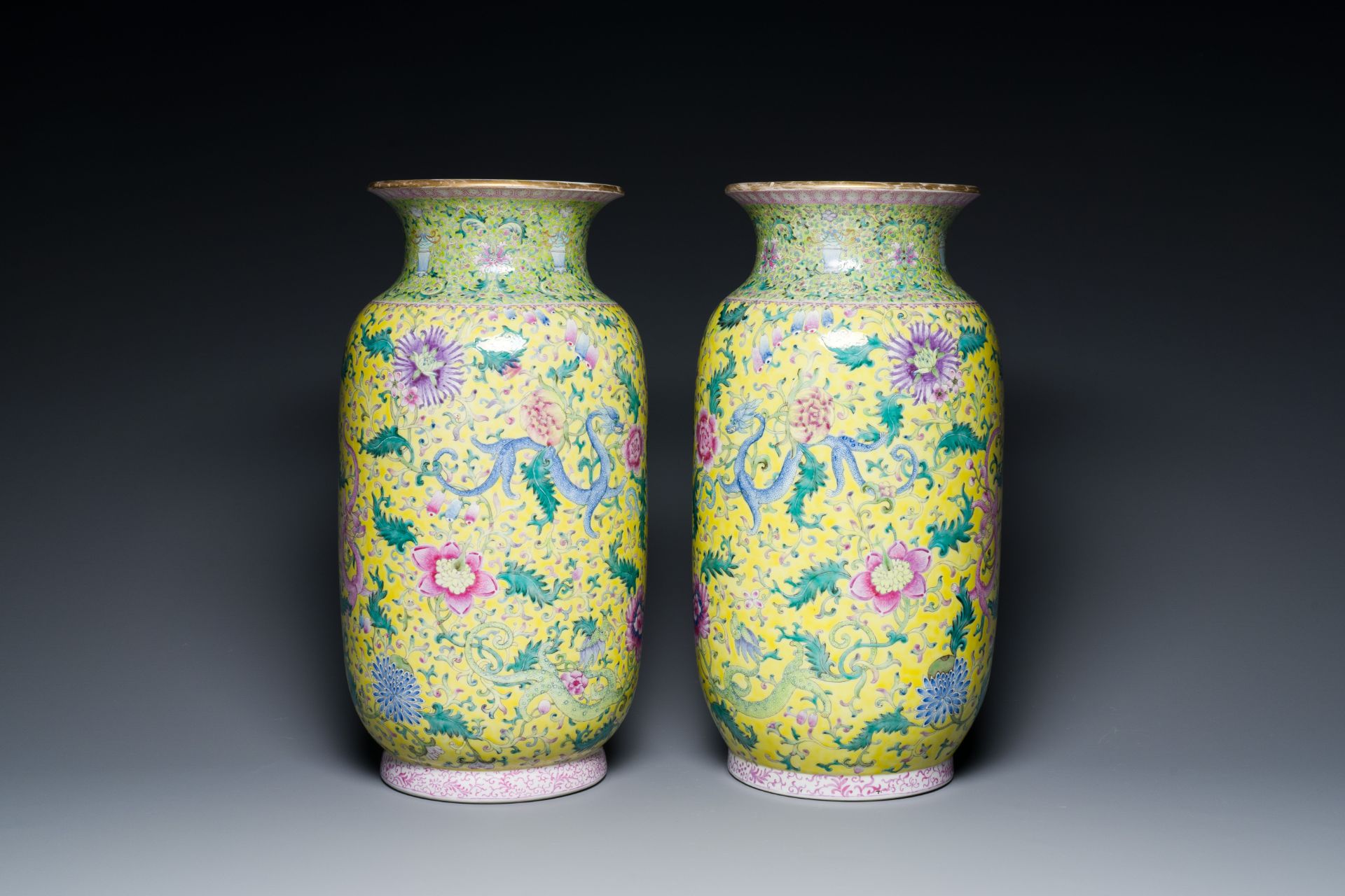 A pair of Chinese famille rose yellow-ground 'dragon' vases, Qianlong mark, Republic - Bild 2 aus 6