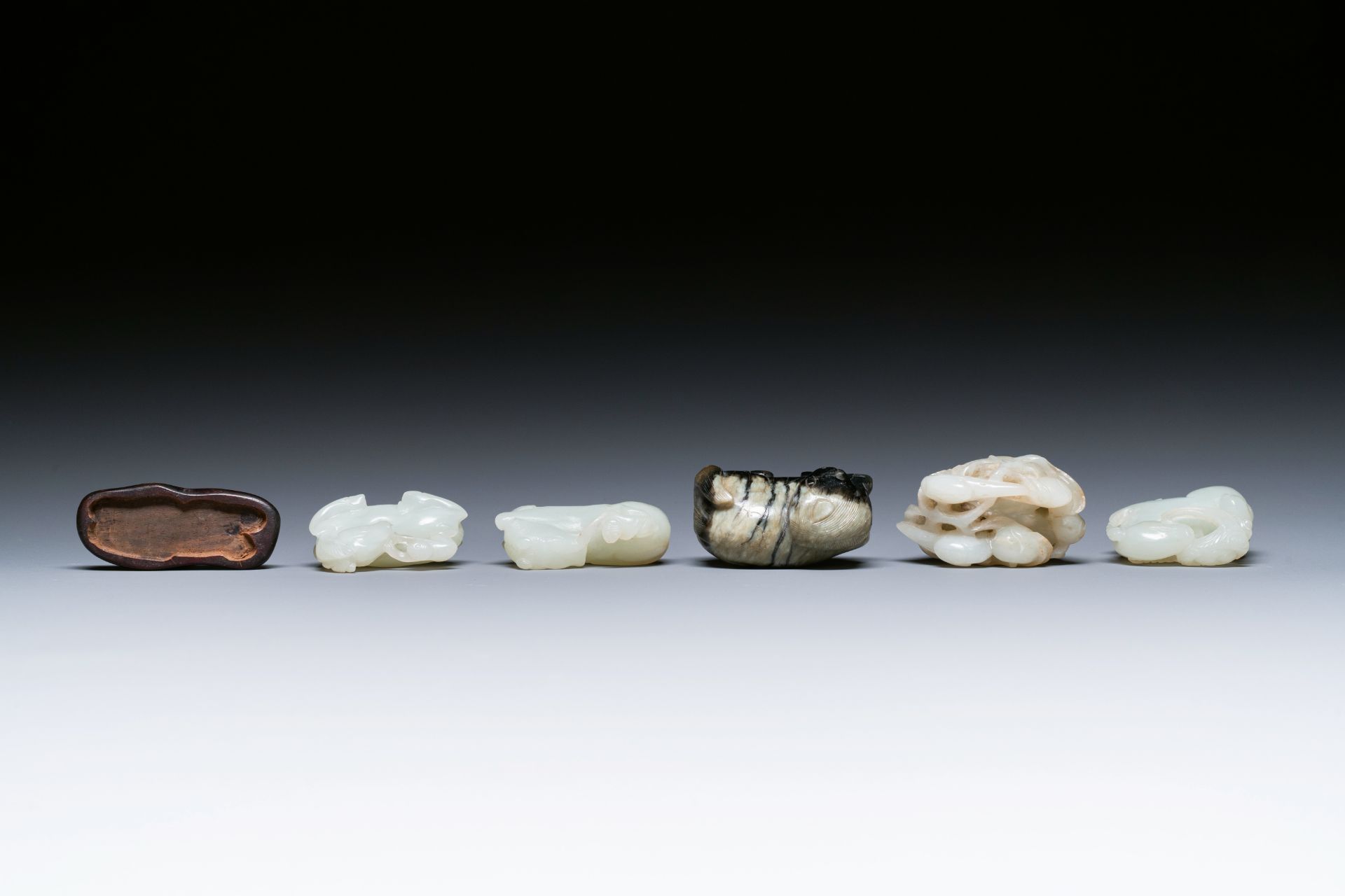 Five Chinese white, celadon and grey-black jade carvings, Qing/Republic - Image 8 of 9