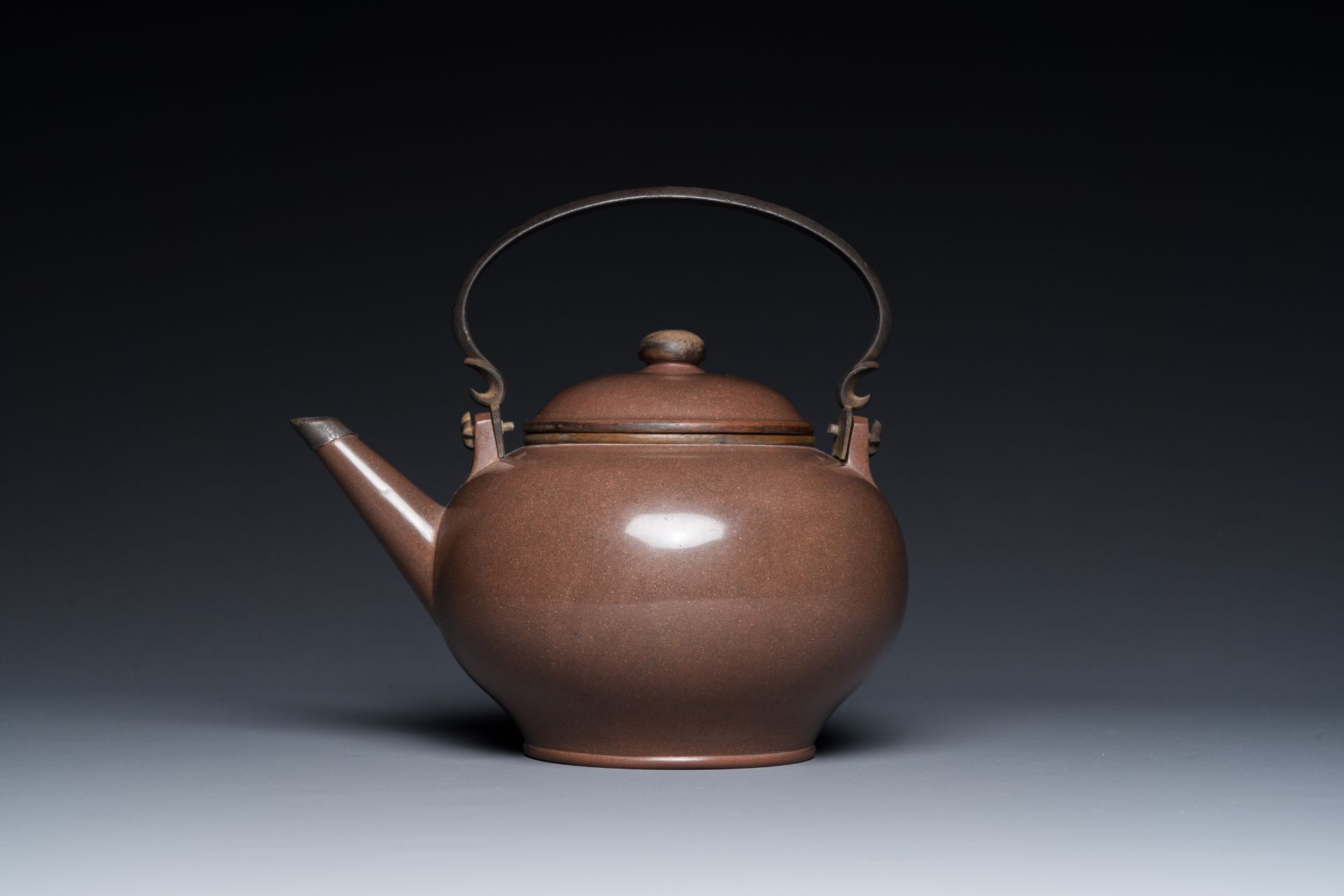 A Chinese polished Yixing stoneware teapot and cover for the Thai market, Li Xing åˆ©èˆˆ mark, 19th - Image 2 of 7