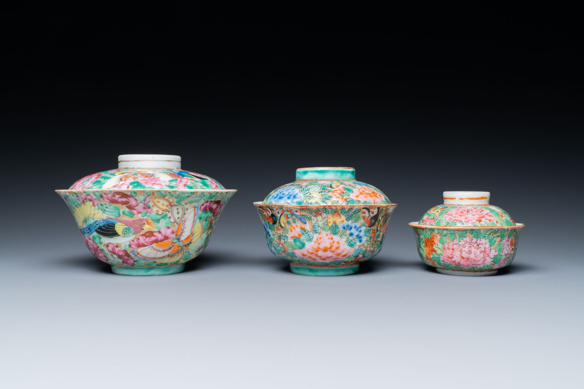 Three Chinese Canton famille rose bowls and covers for the Thai market, 19th C. - Image 4 of 7