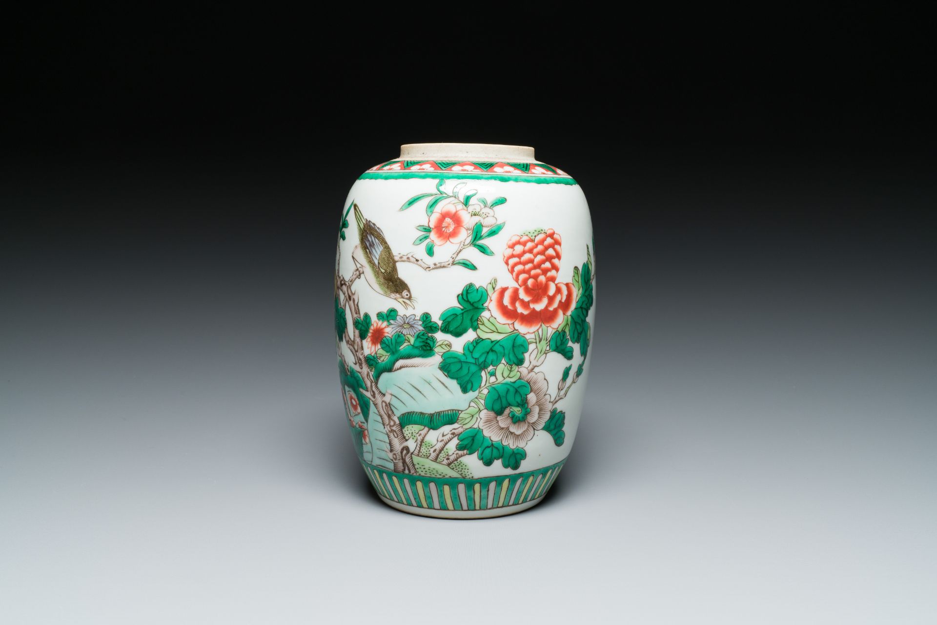 A varied collection of Chinese porcelain, 18/19th C. - Image 15 of 18