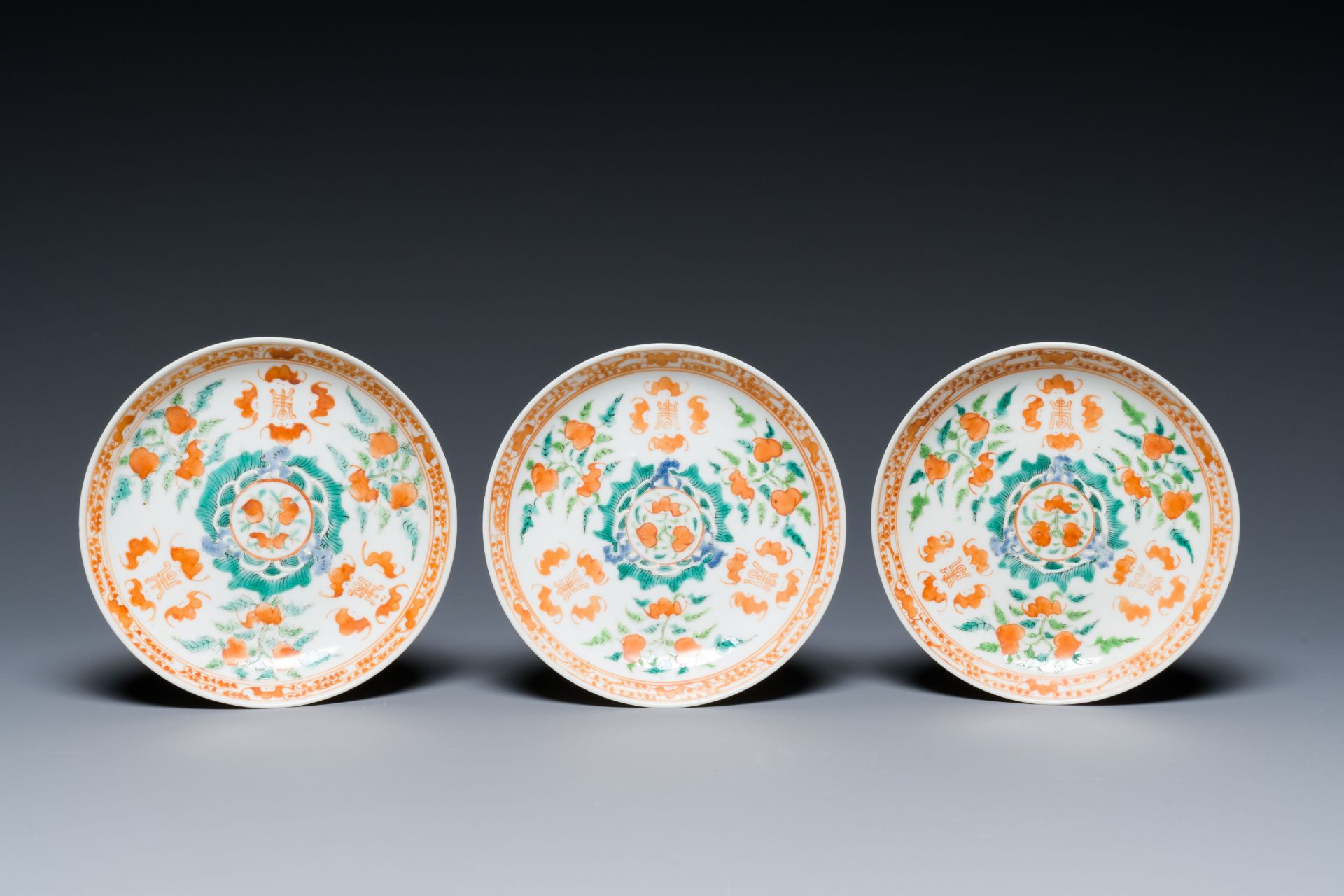A varied collection of Chinese porcelain, 19/20th C. - Image 2 of 15