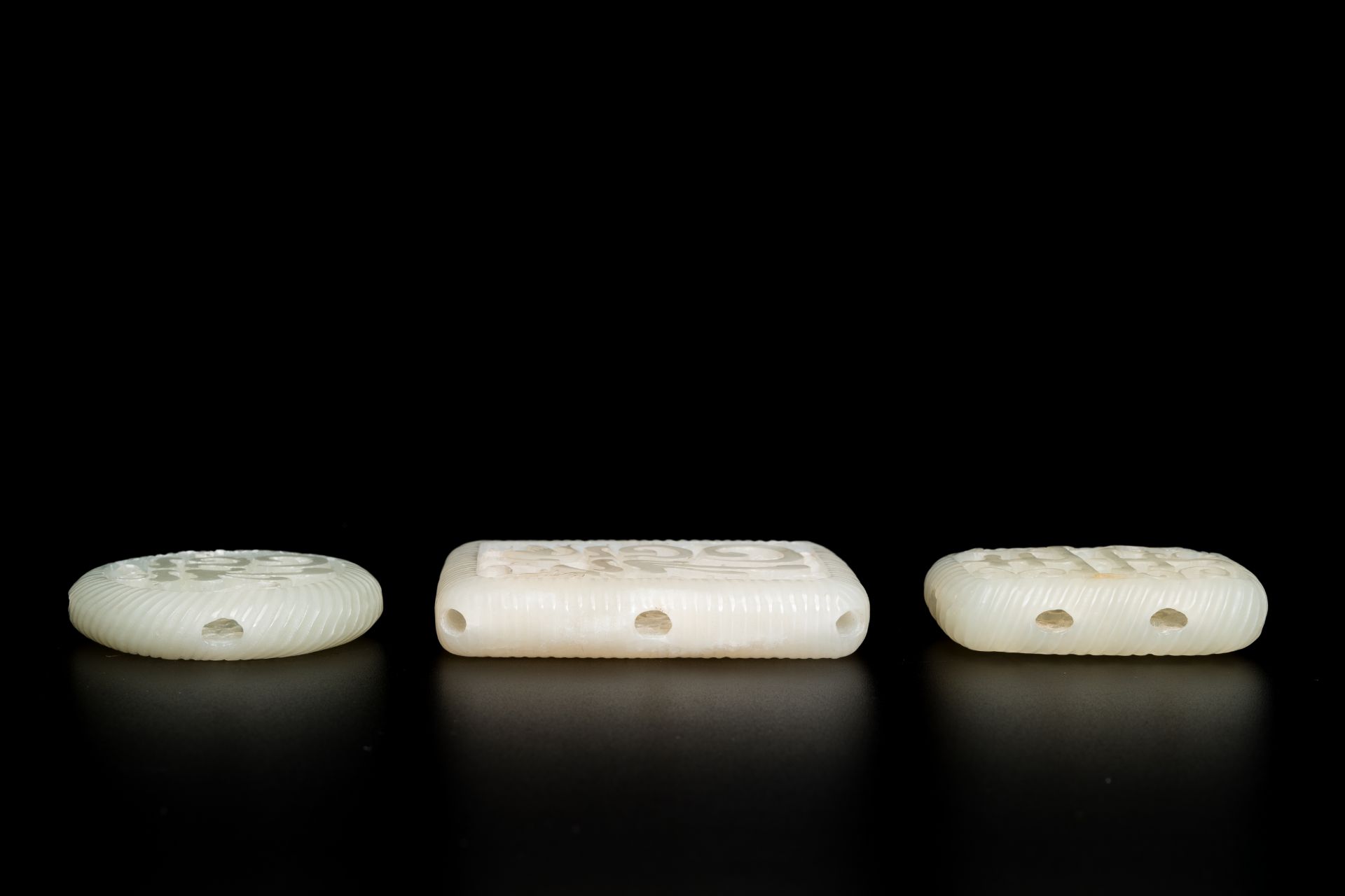 Three Chinese reticulated white jade carvings, Qing - Image 7 of 7