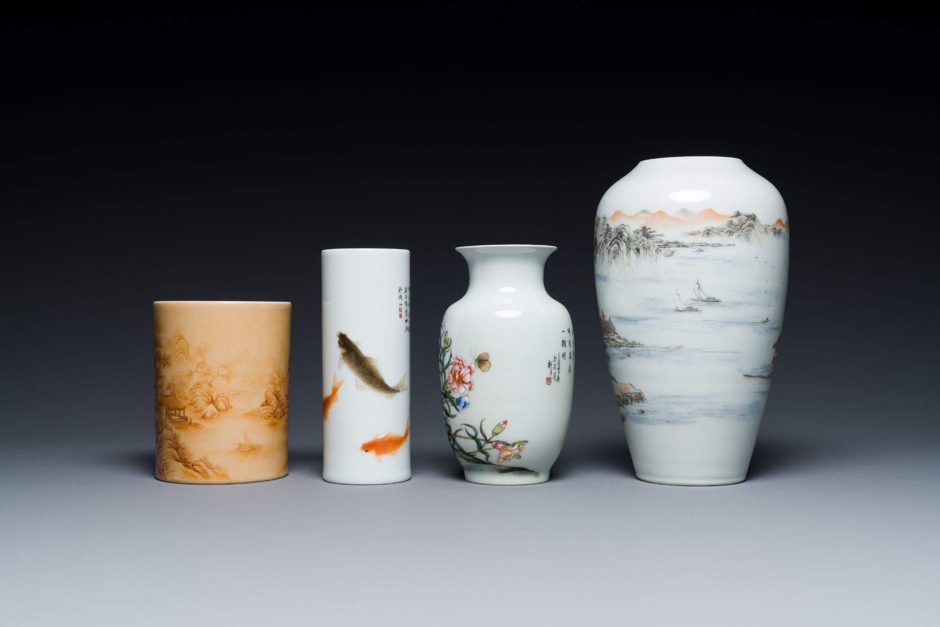 A varied collection of Chinese porcelain, 19/20th C. - Image 13 of 15