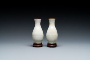 A pair of Chinese crackle-glazed bottle vases, 19th C.