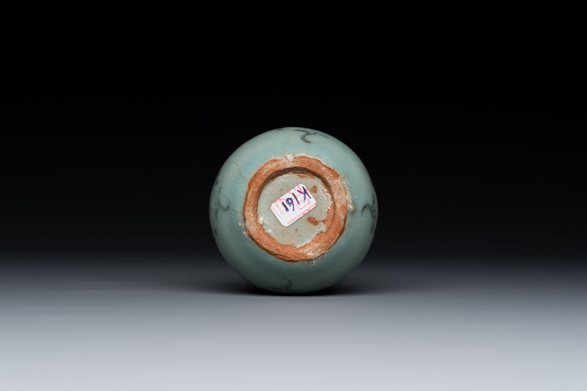 A Korean inlaid celadon cup on a stand, probably Goryeo, 13/14th C. - Image 10 of 10