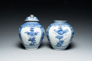 A pair of Japanese blue and white Arita jars with floral design, Edo, late 17th C.
