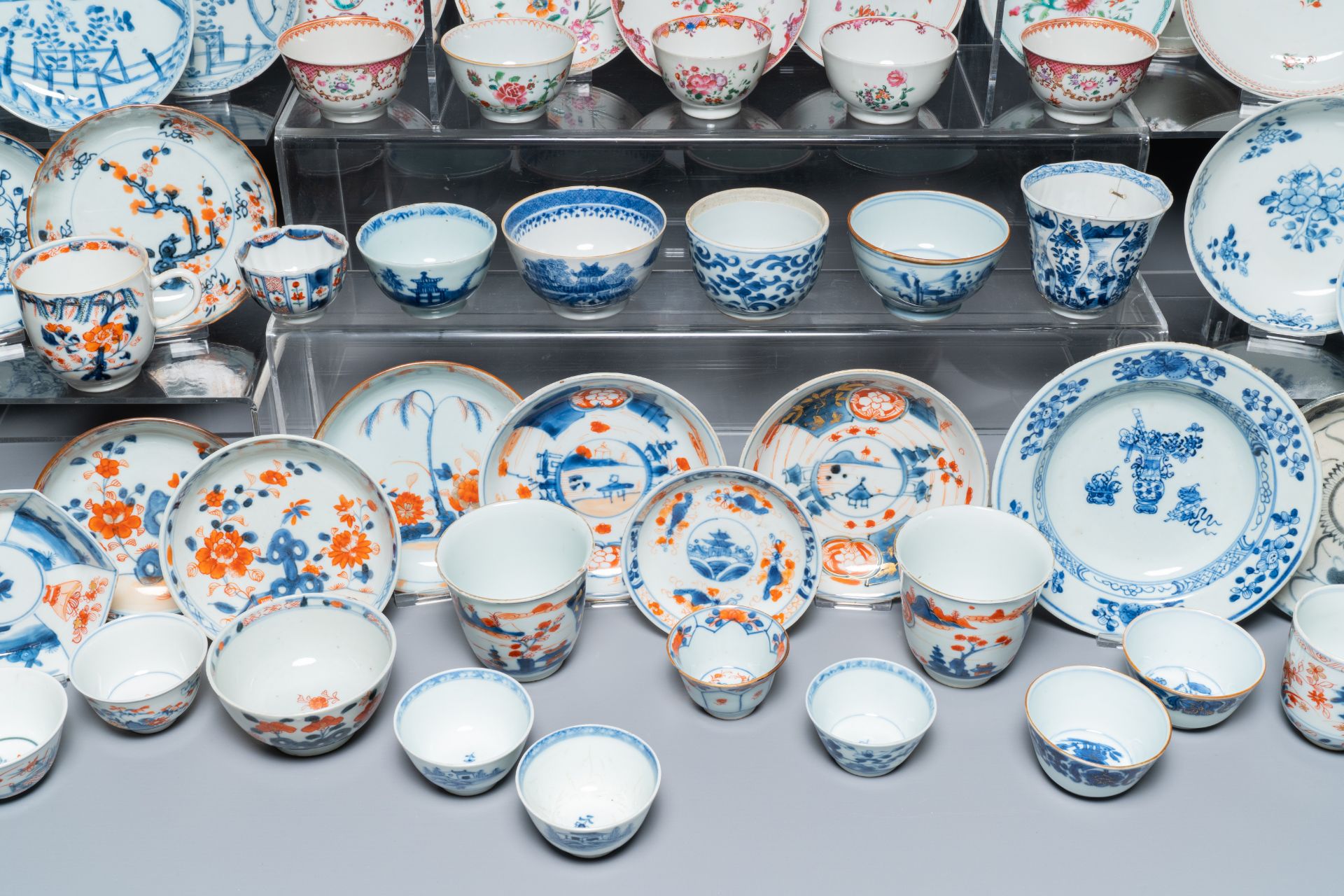 A very extensive collection of Chinese cups and saucers, Kangxi and later - Image 7 of 13