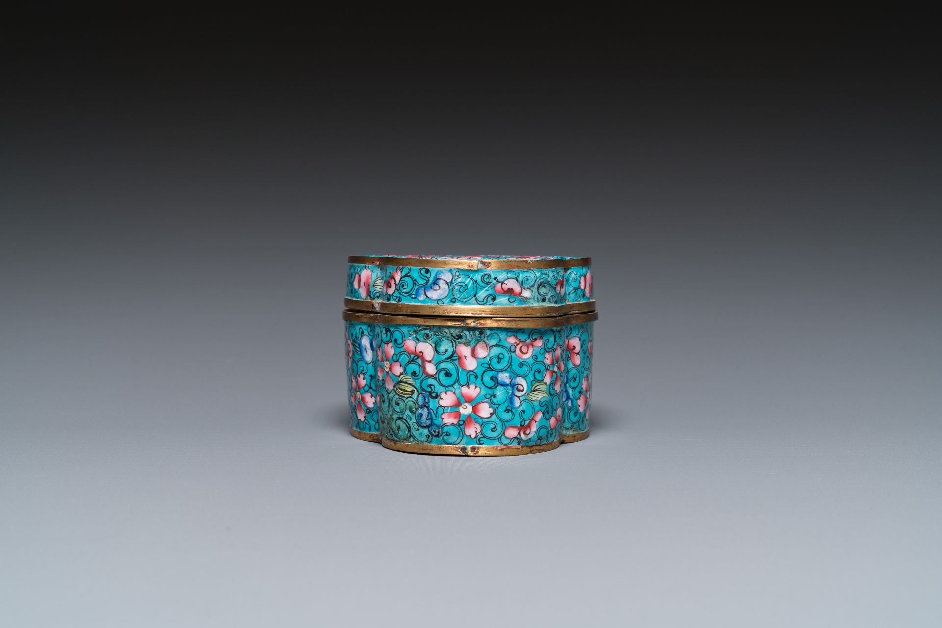 Five various Chinese Canton enamel pieces, Qing/Republic - Image 7 of 9