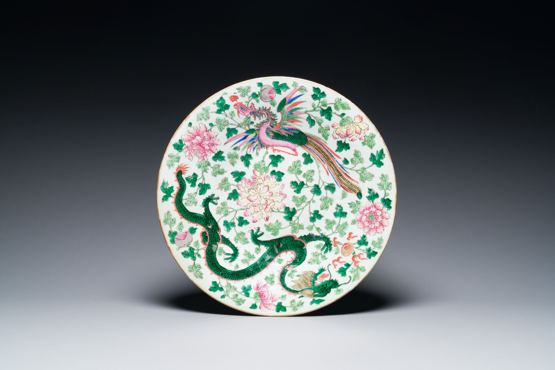 A varied collection of Chinese porcelain, 19th C. - Image 2 of 15