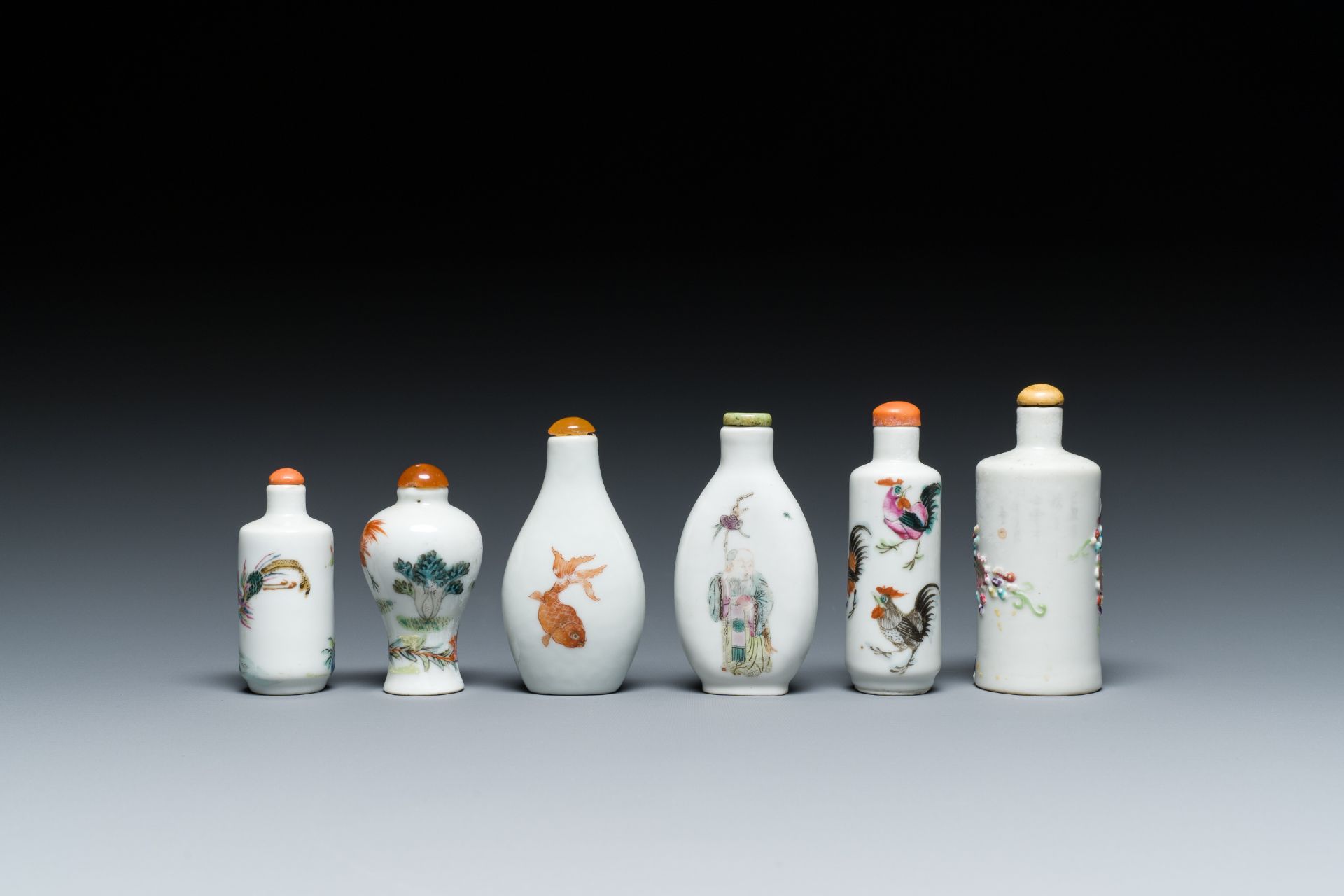 Six Chinese famille rose and iron-red snuff bottles, 18/19th C. - Image 4 of 7
