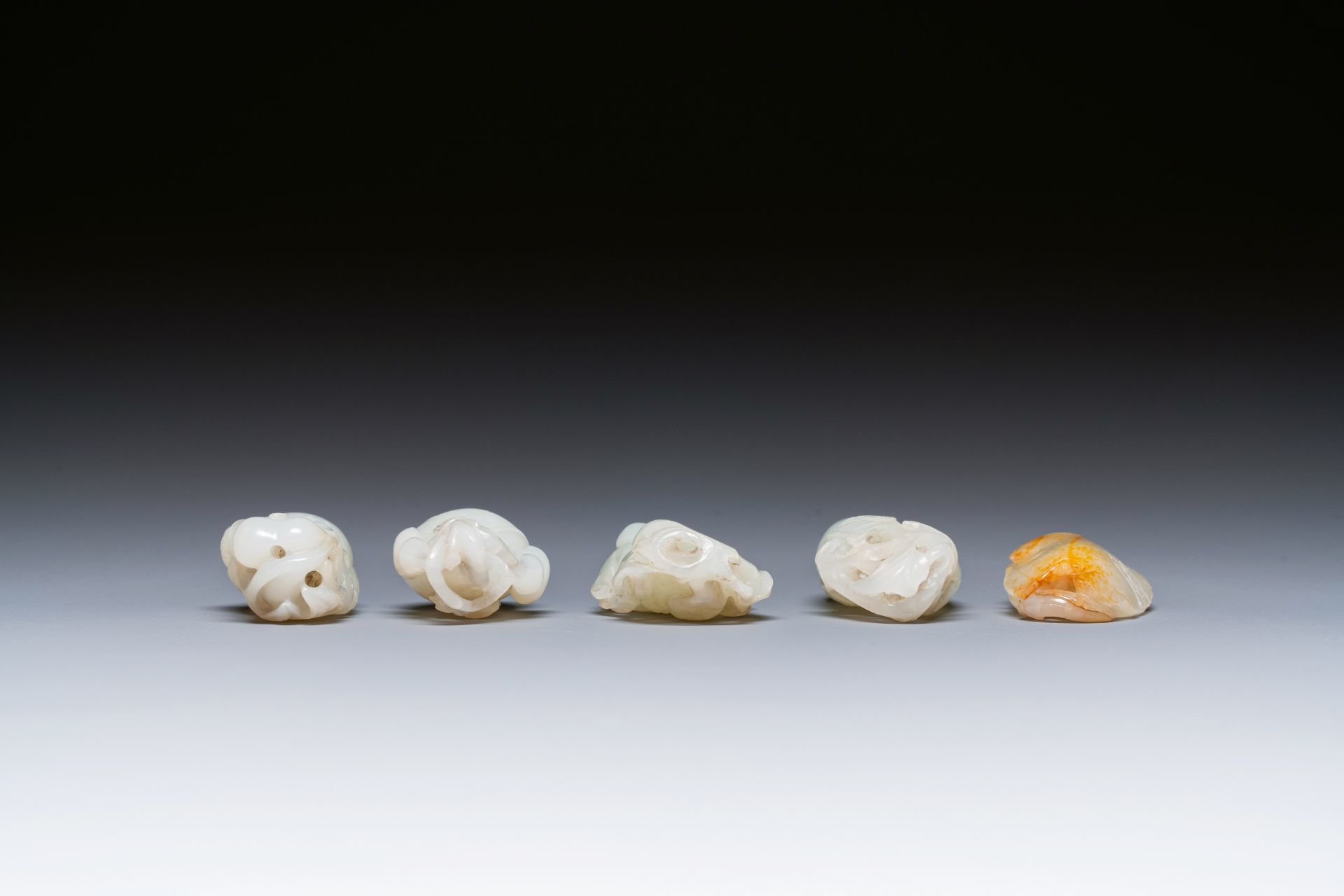Five Chinese white and celadon jade carvings, Qing/Republic - Image 4 of 5