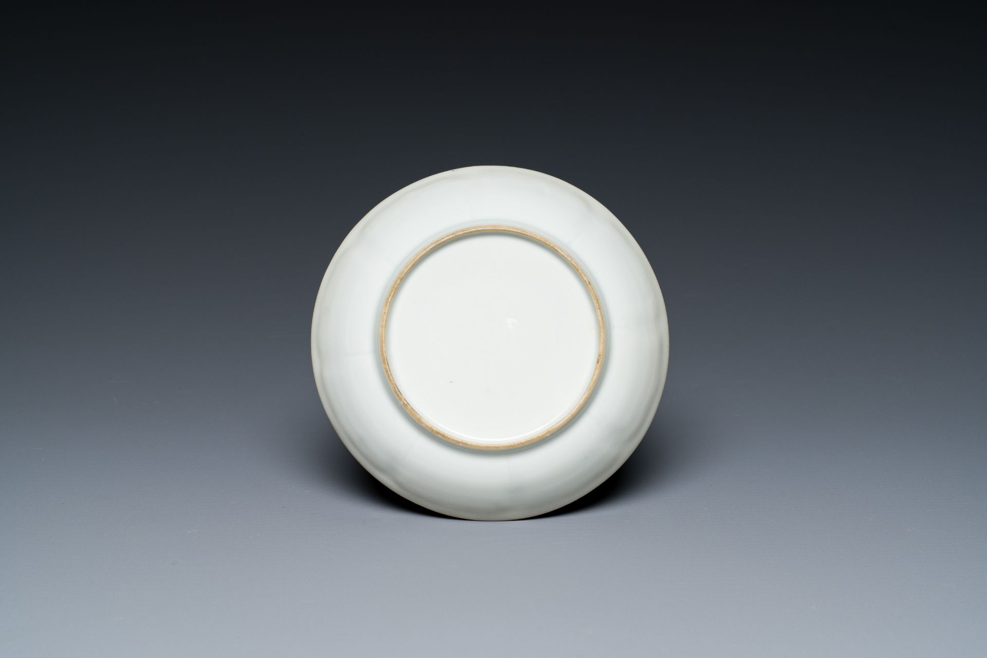 A varied collection of Chinese porcelain, 18/19th C. - Image 9 of 9