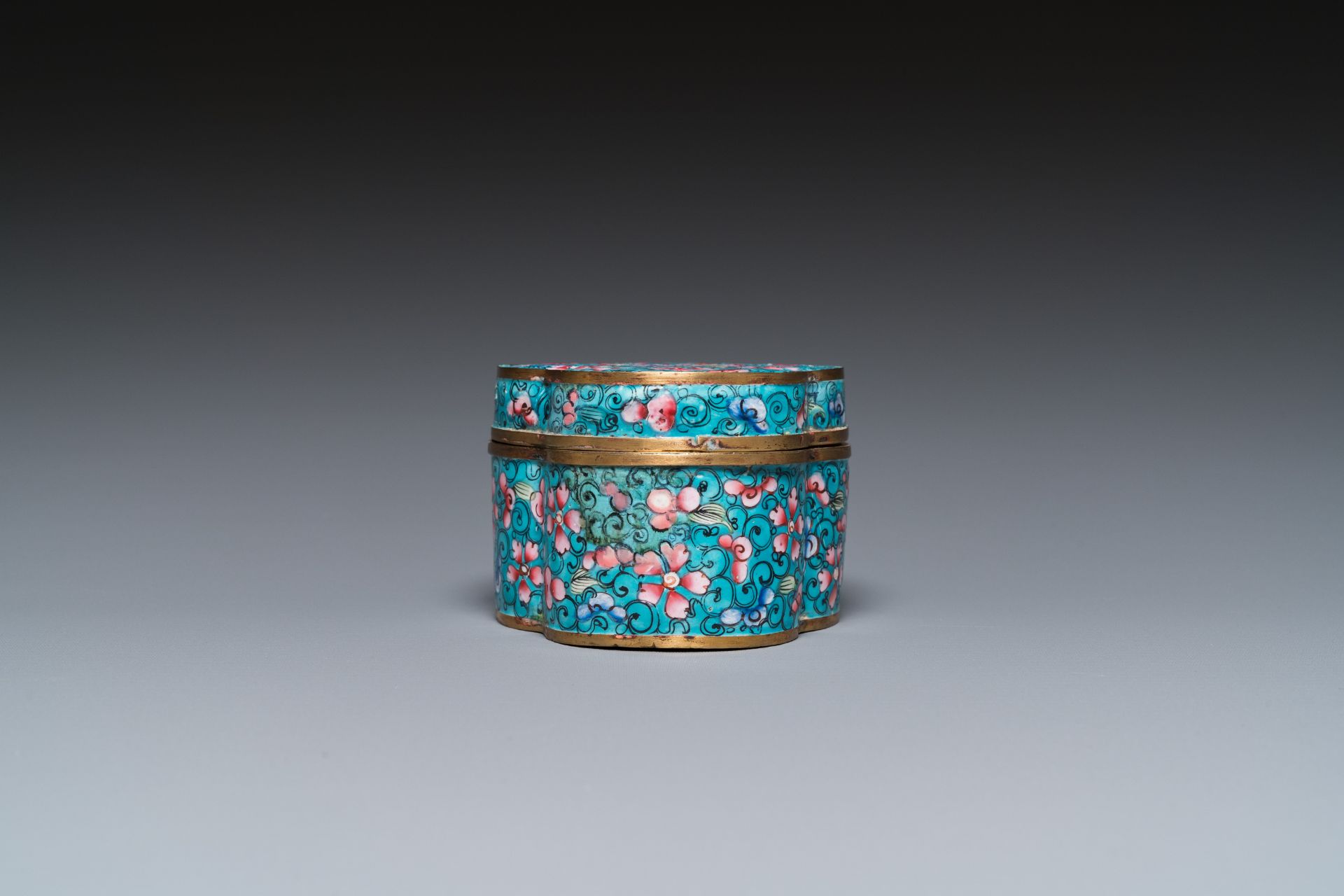 Five various Chinese Canton enamel pieces, Qing/Republic - Image 5 of 9