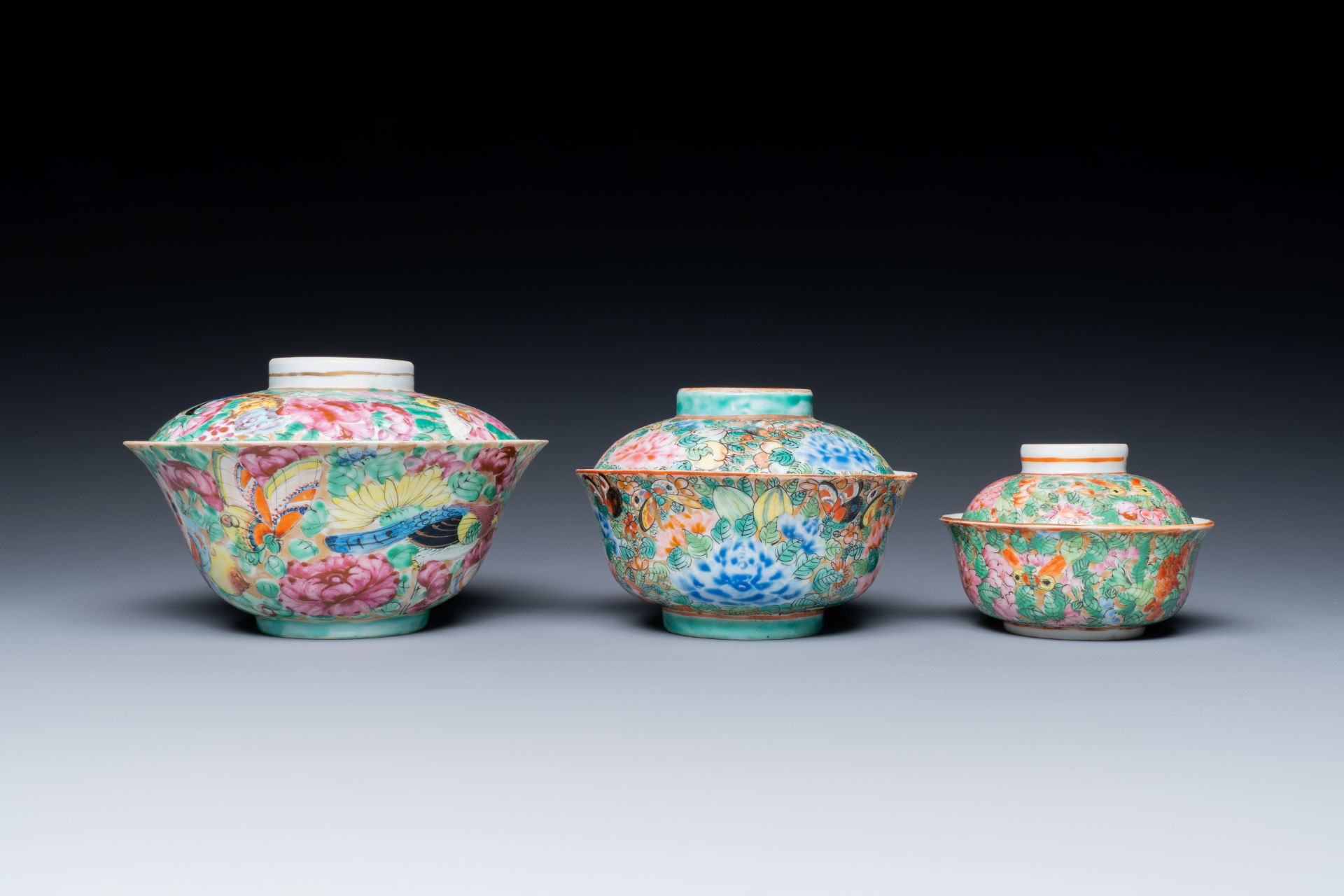 Three Chinese Canton famille rose bowls and covers for the Thai market, 19th C. - Image 5 of 7