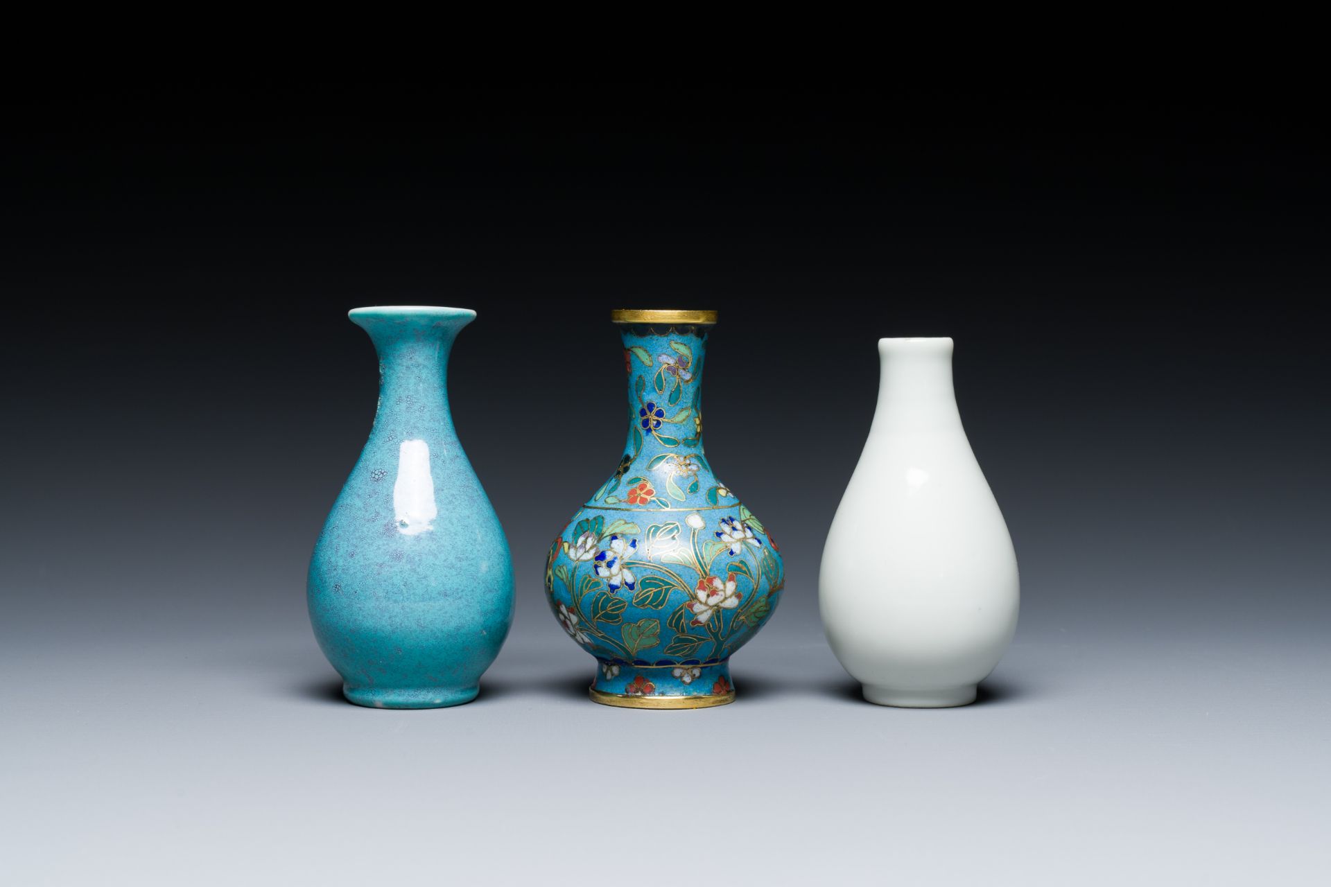 Three small Chinese bottle vases in cloisonne, white and robin's-egg-glazed porcelain, 19/20th C. - Image 5 of 7