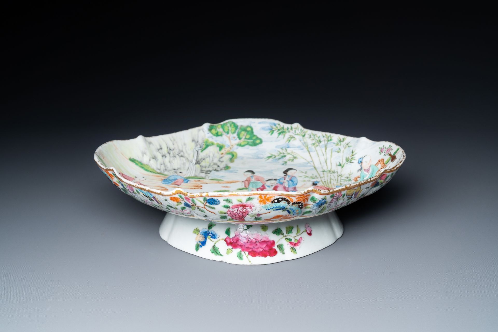 A rare Chinese Canton famille rose tazza depicting a winding stream party, 'liushangqushui' æµè§´æ› - Image 2 of 7