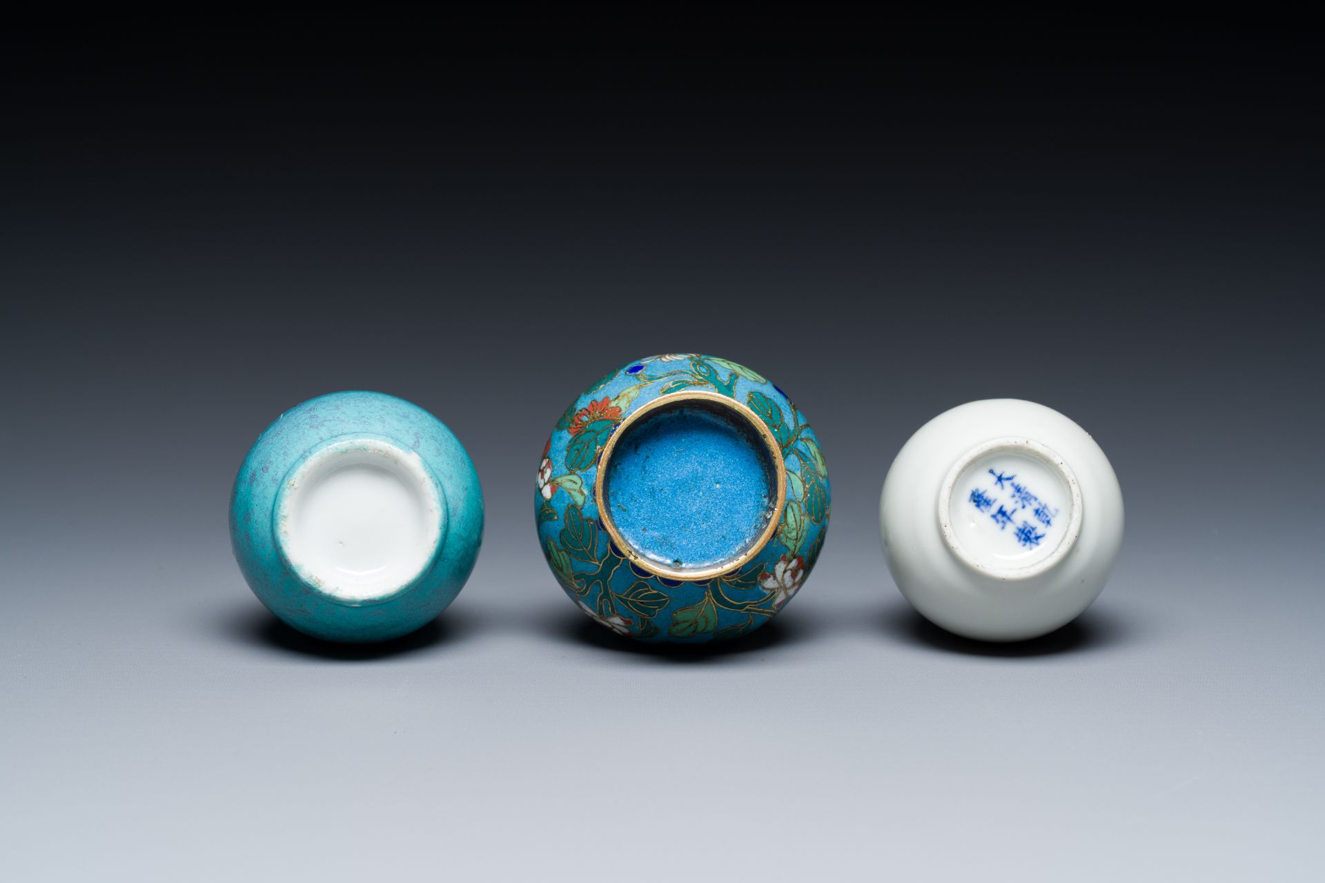 Three small Chinese bottle vases in cloisonne, white and robin's-egg-glazed porcelain, 19/20th C. - Image 7 of 7