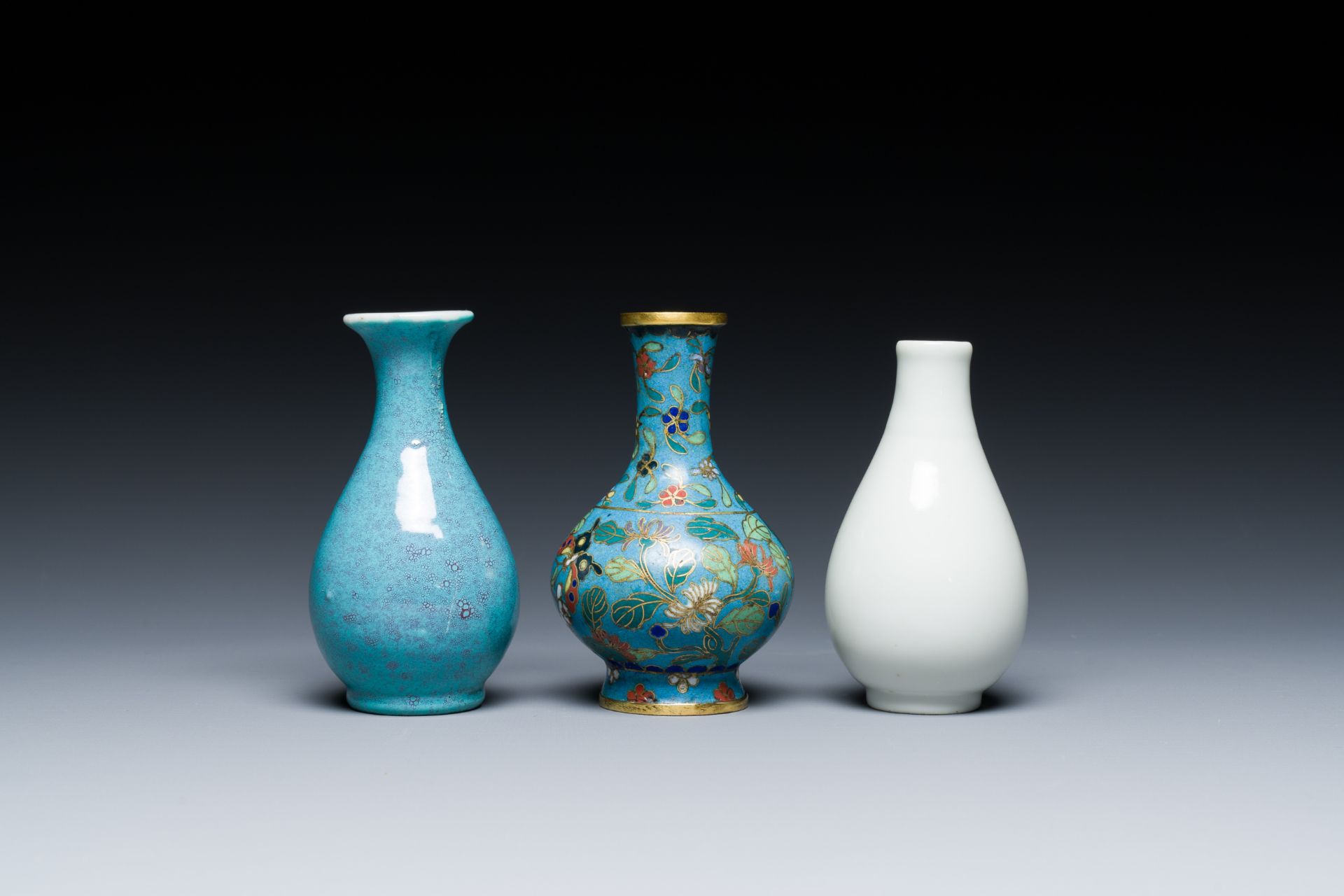 Three small Chinese bottle vases in cloisonne, white and robin's-egg-glazed porcelain, 19/20th C. - Image 3 of 7