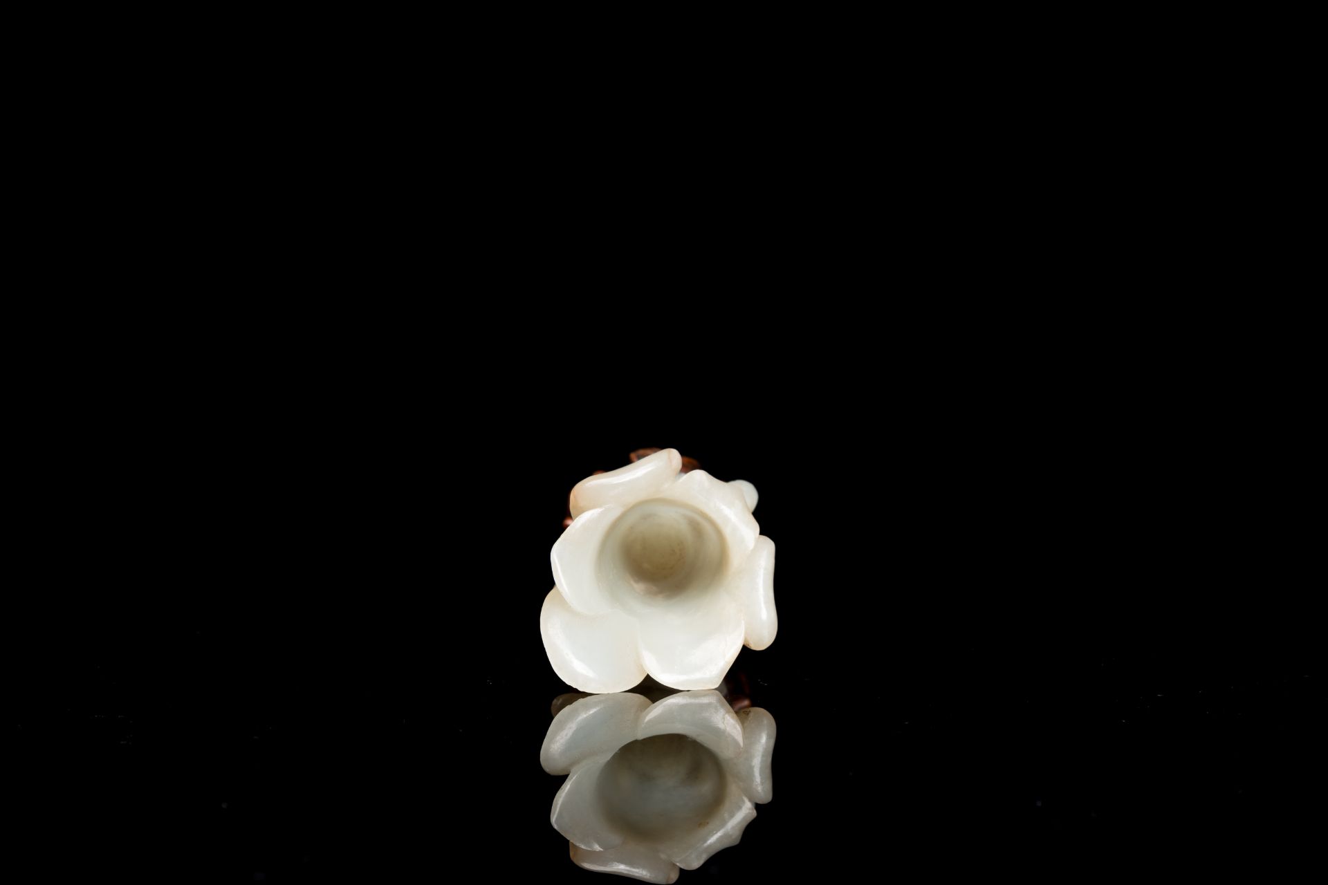 A Chinese white jade 'magnolia' carving, Qing - Image 6 of 7