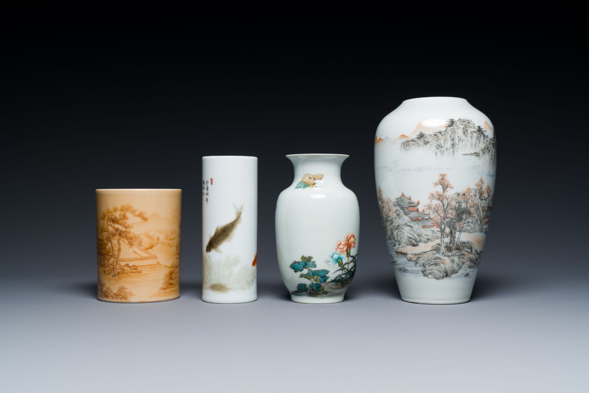 A varied collection of Chinese porcelain, 19/20th C. - Image 11 of 15