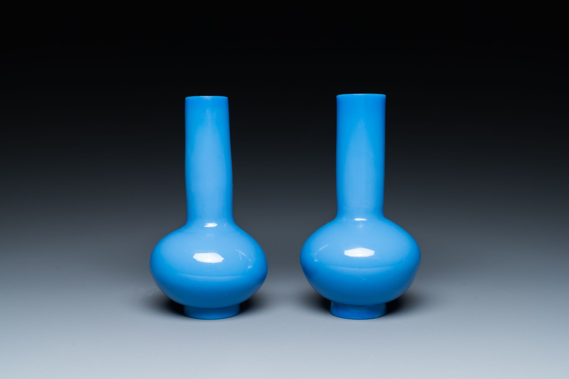 A pair of Chinese turquoise-blue Peking glass bottle vases, Qing - Image 4 of 6