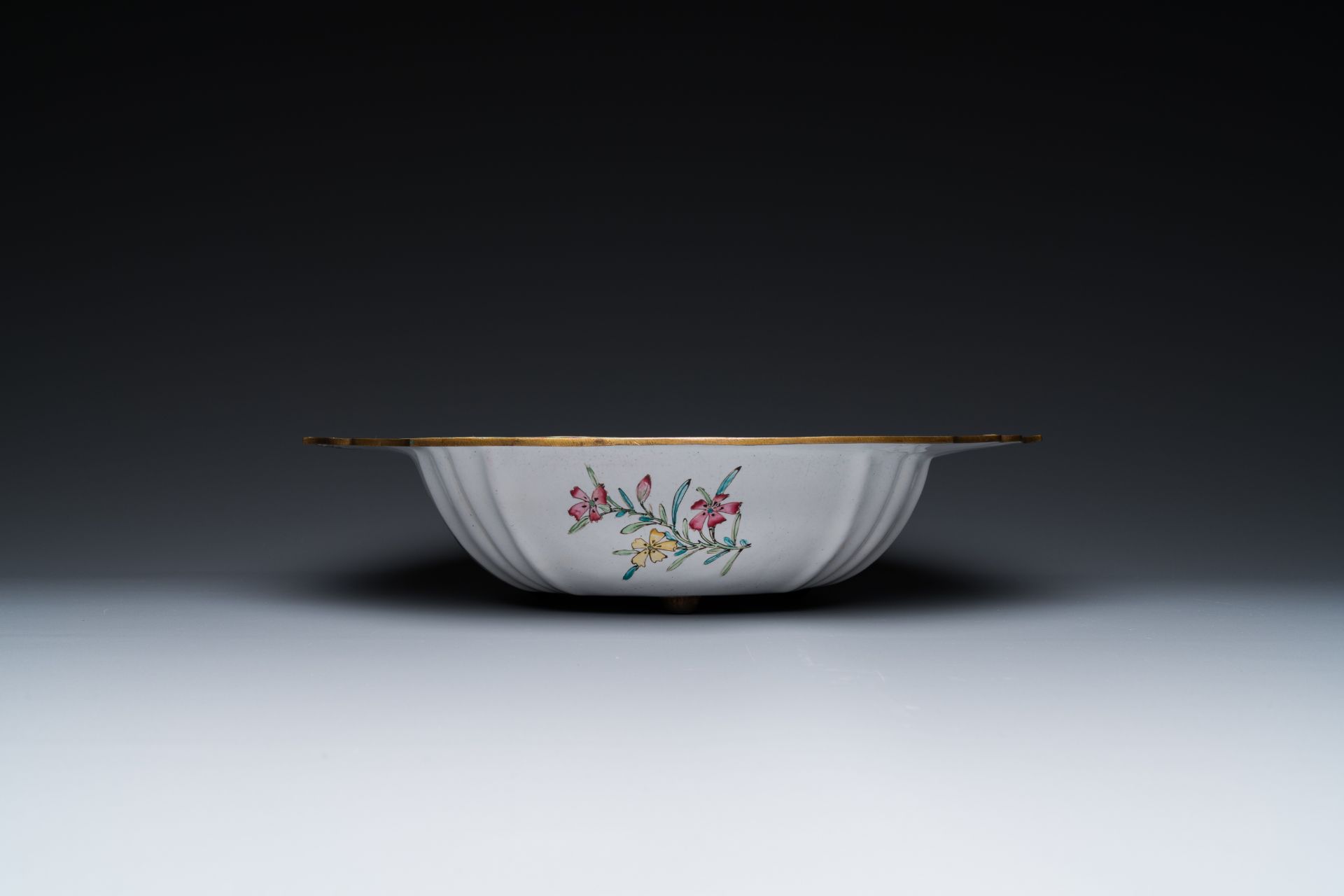 A Chinese Canton enamel helm-shaped ewer with shell-shaped basin, Qianlong - Image 7 of 13
