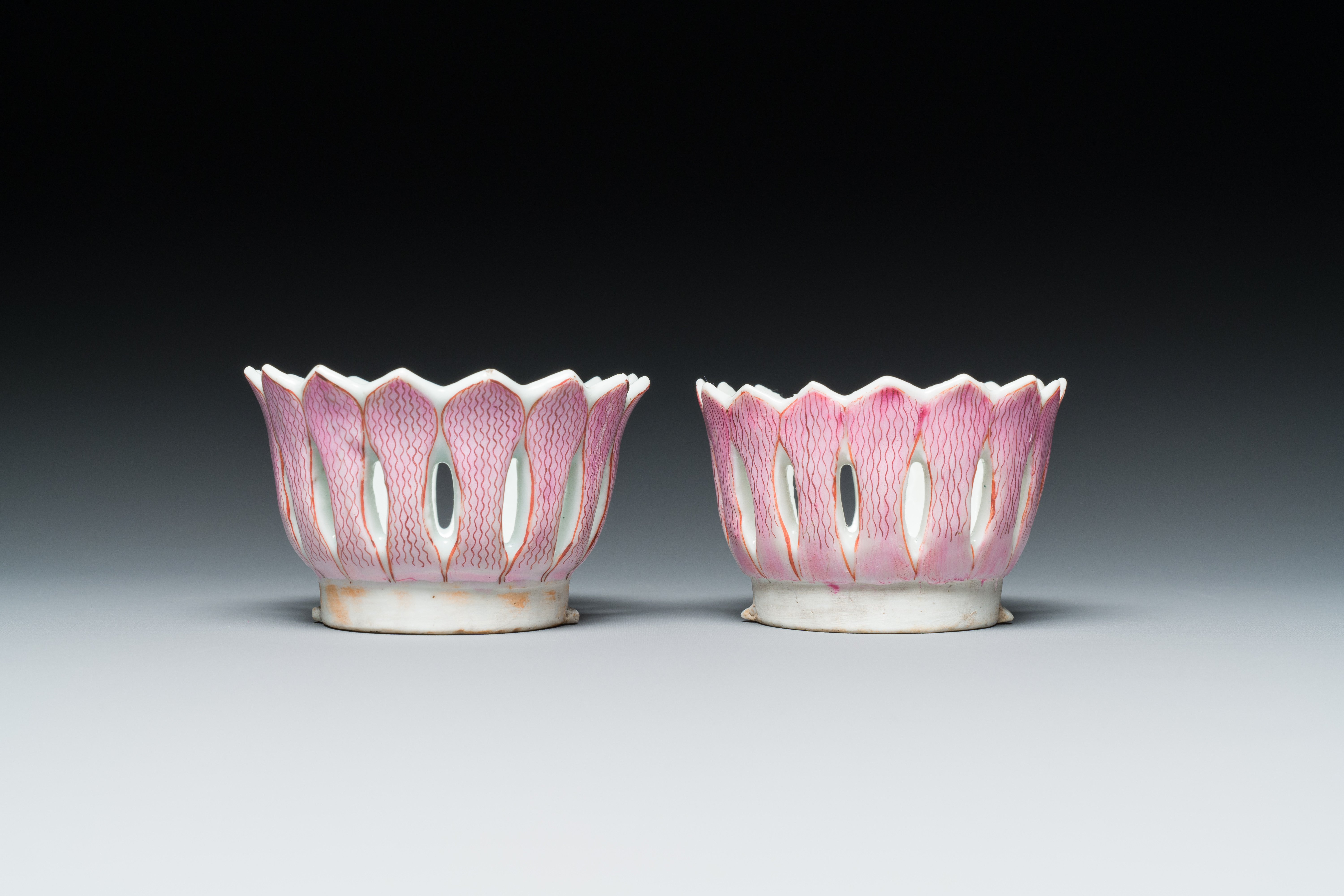 A pair of fine Chinese famille rose trembleuse stands or 'mancerina', Qianlong - Image 4 of 9